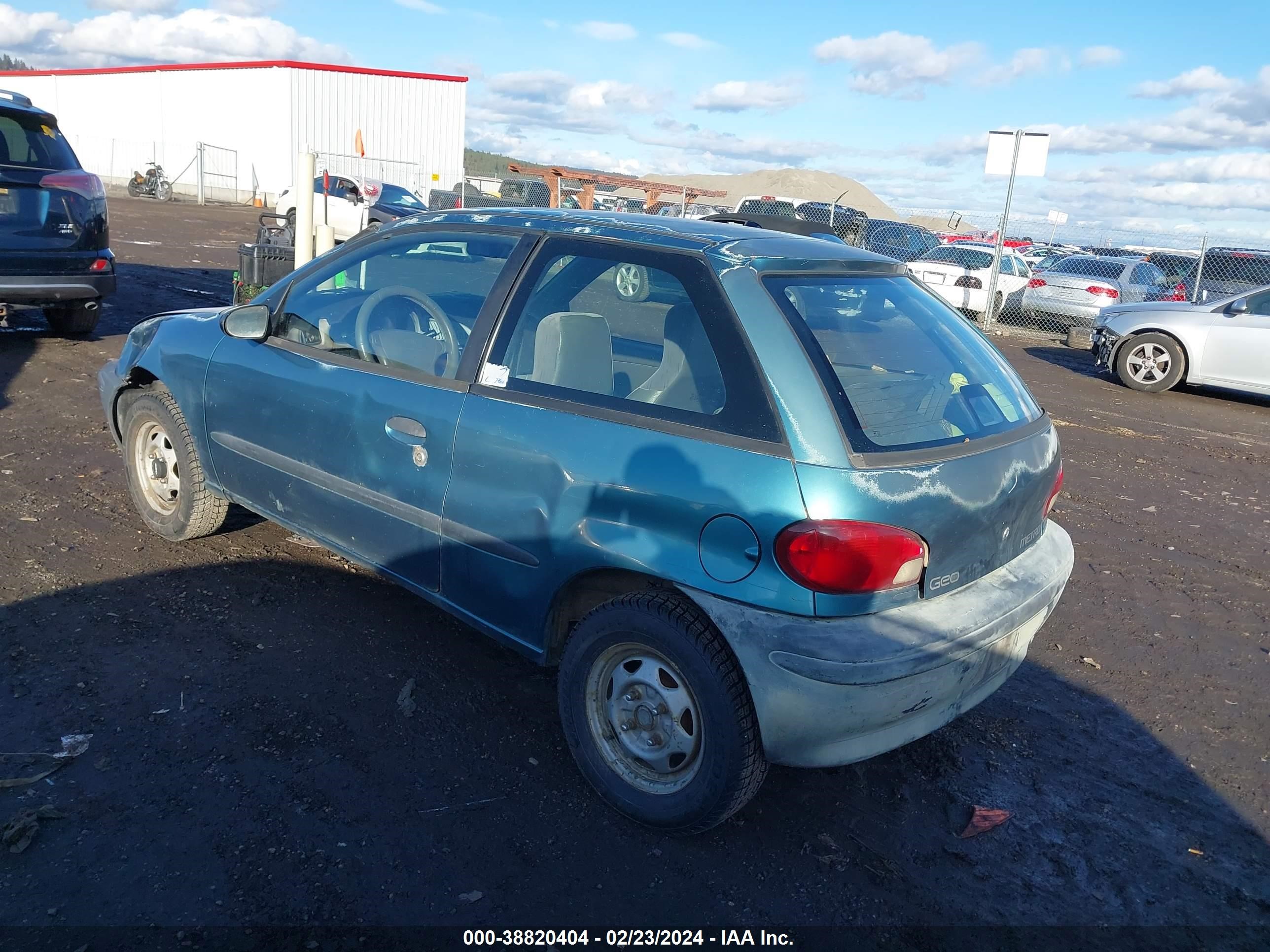 Photo 2 VIN: 2C1MR2262T6776305 - GEO METRO 