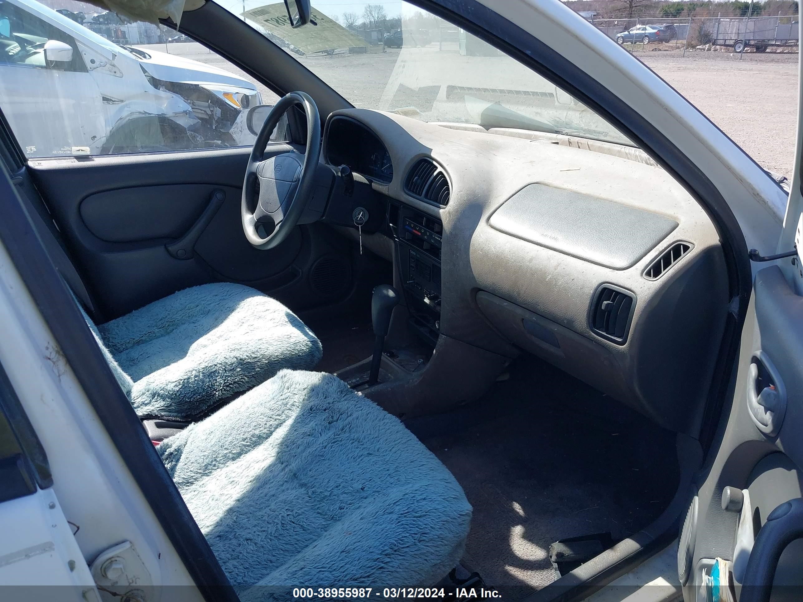 Photo 4 VIN: 2C1MR5294S6744482 - GEO METRO 