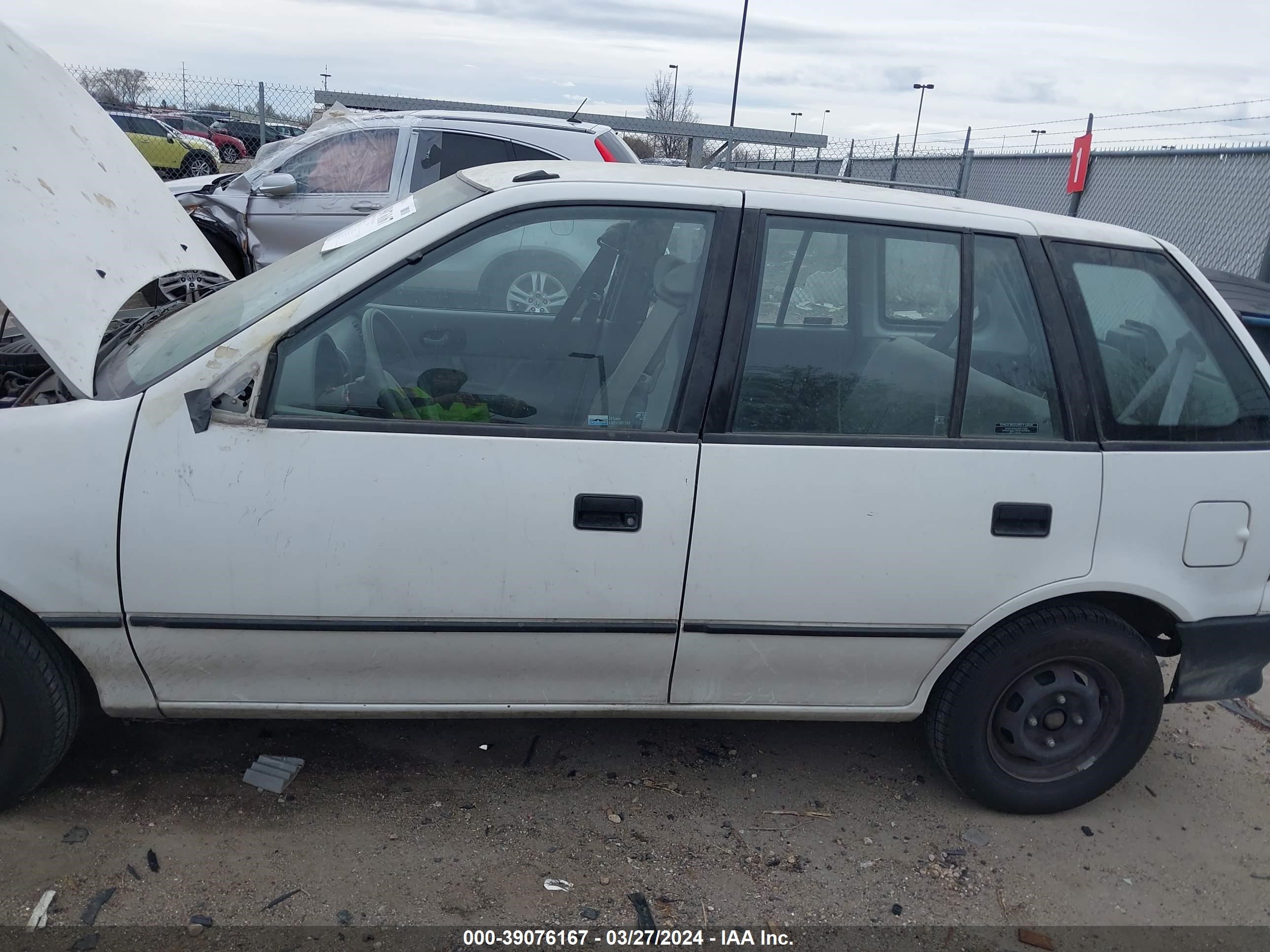 Photo 5 VIN: 2C1MR6461R6747777 - GEO METRO 