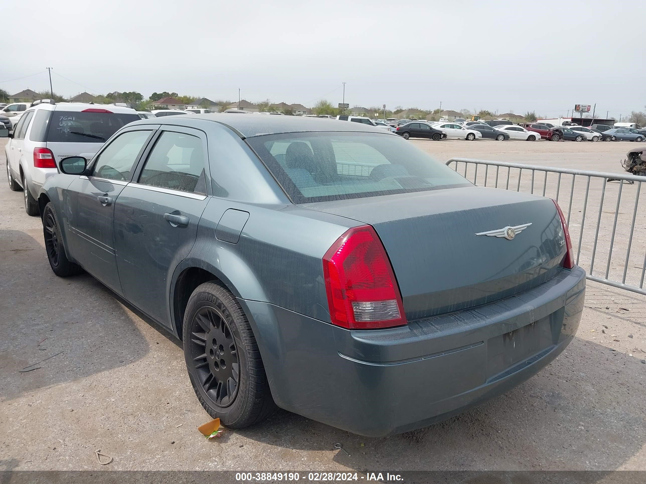 Photo 2 VIN: 2C3AA43R95H620050 - CHRYSLER 300 