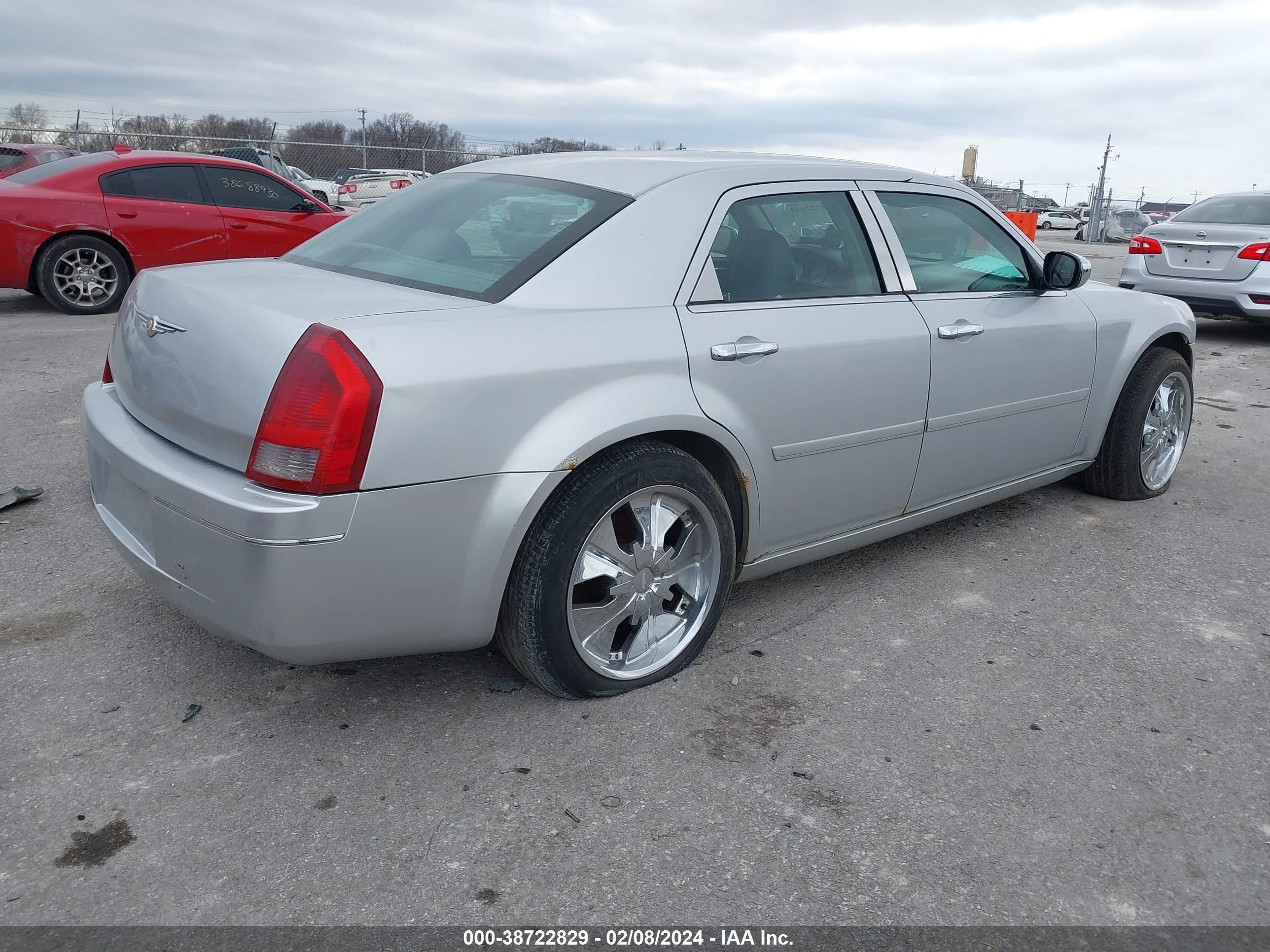 Photo 3 VIN: 2C3AA53G05H106298 - CHRYSLER 300 