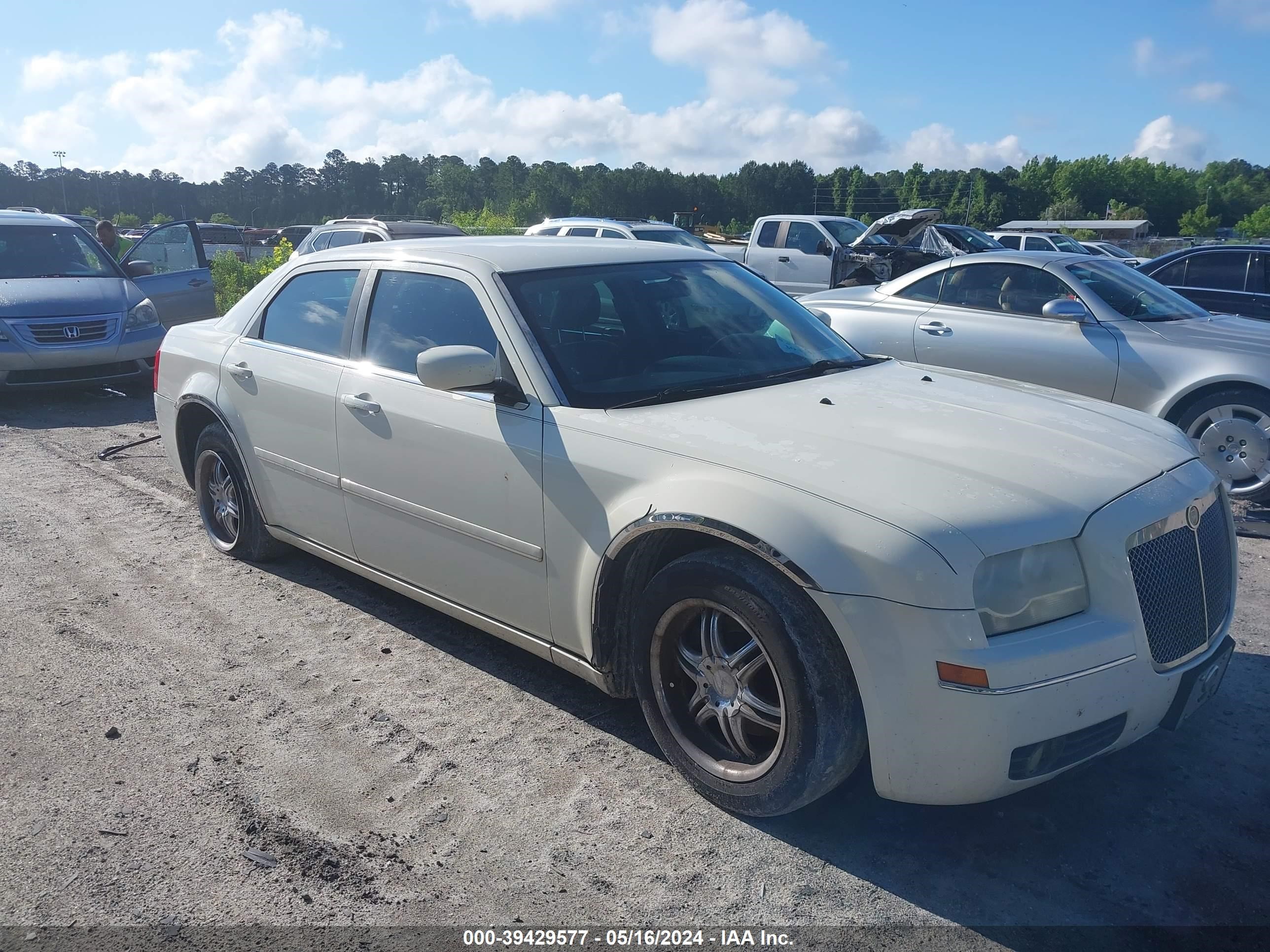 Photo 0 VIN: 2C3AA53G25H600761 - CHRYSLER 300 