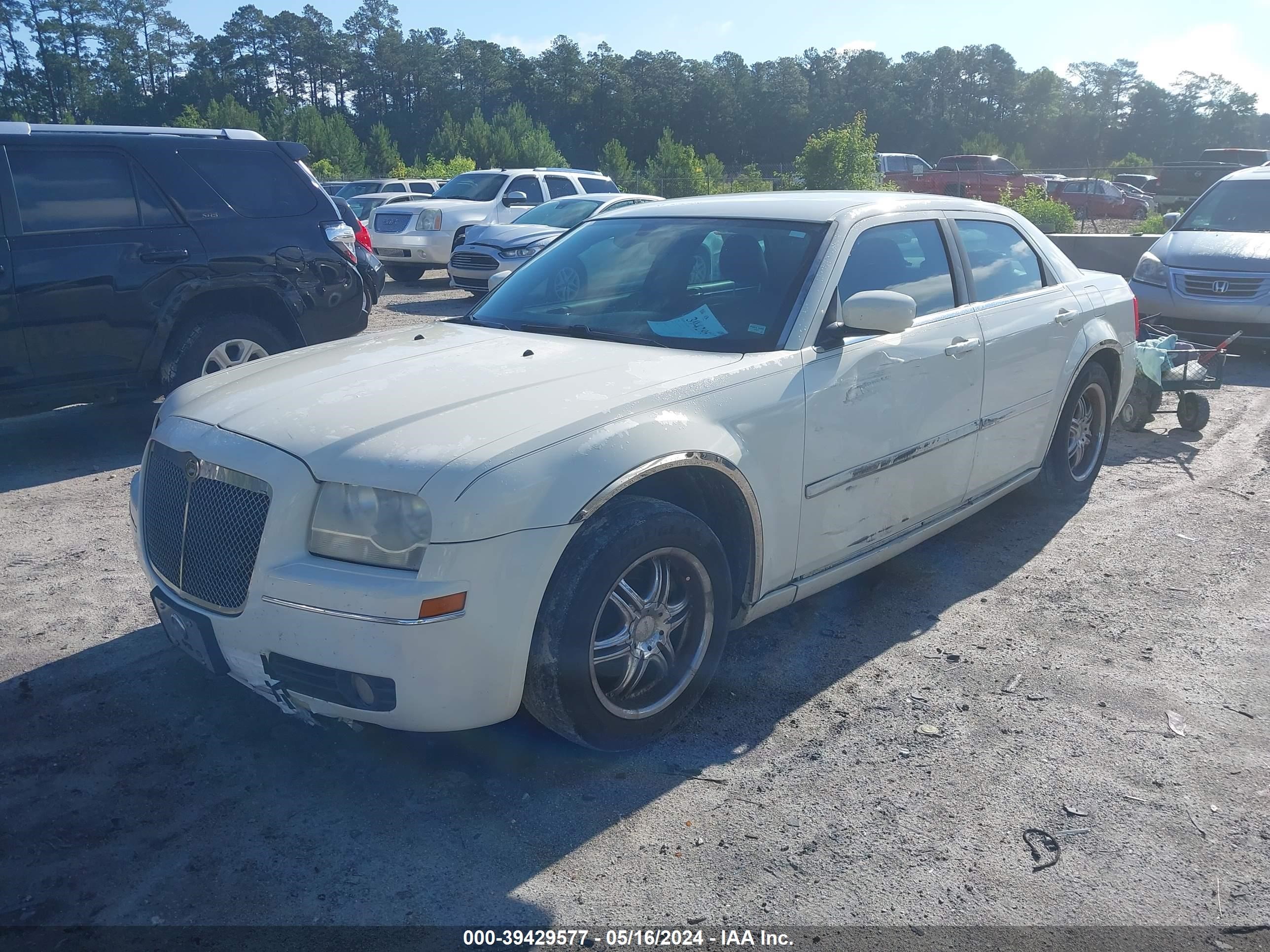 Photo 1 VIN: 2C3AA53G25H600761 - CHRYSLER 300 