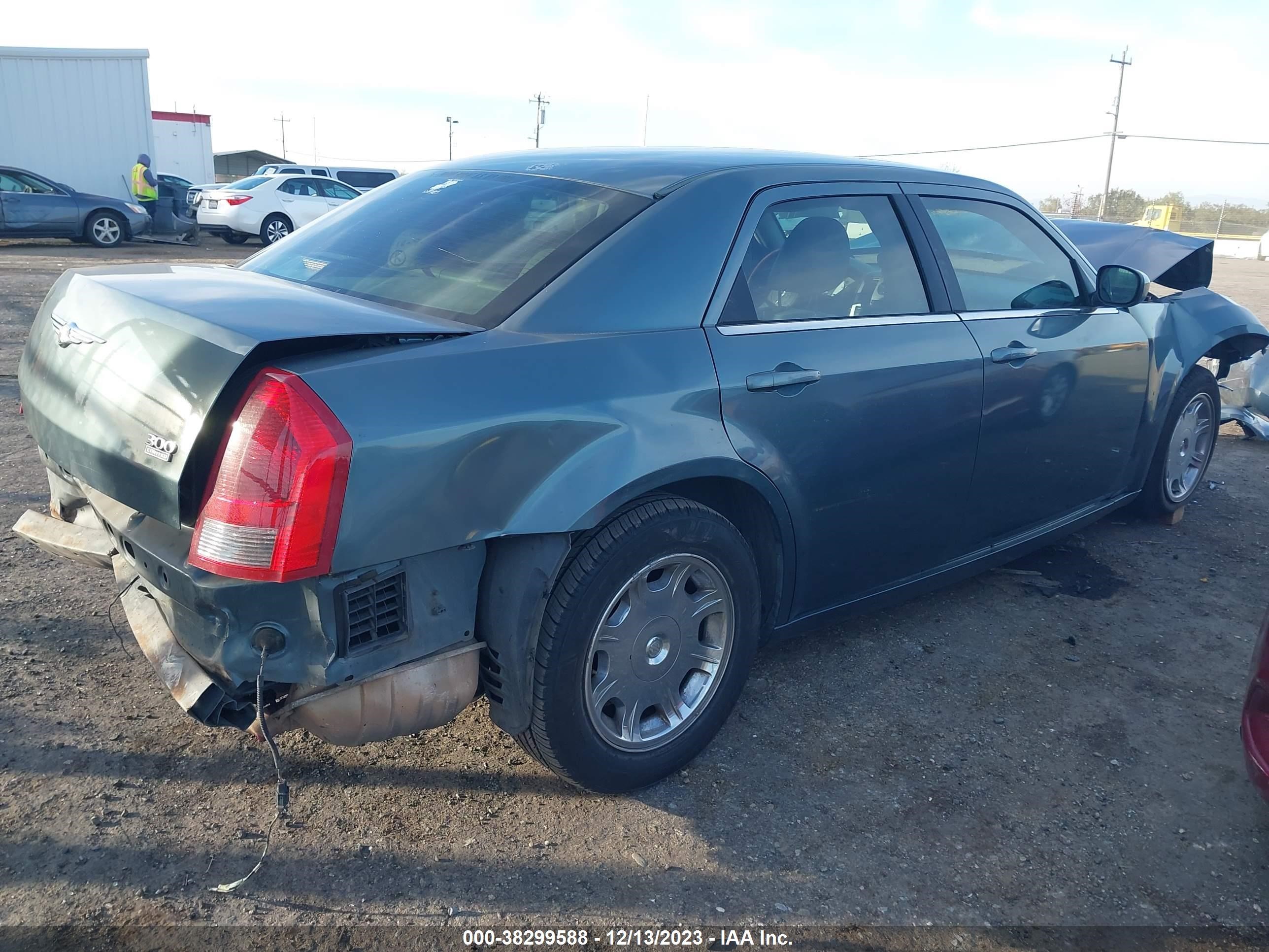 Photo 3 VIN: 2C3AA53G25H613140 - CHRYSLER 300 