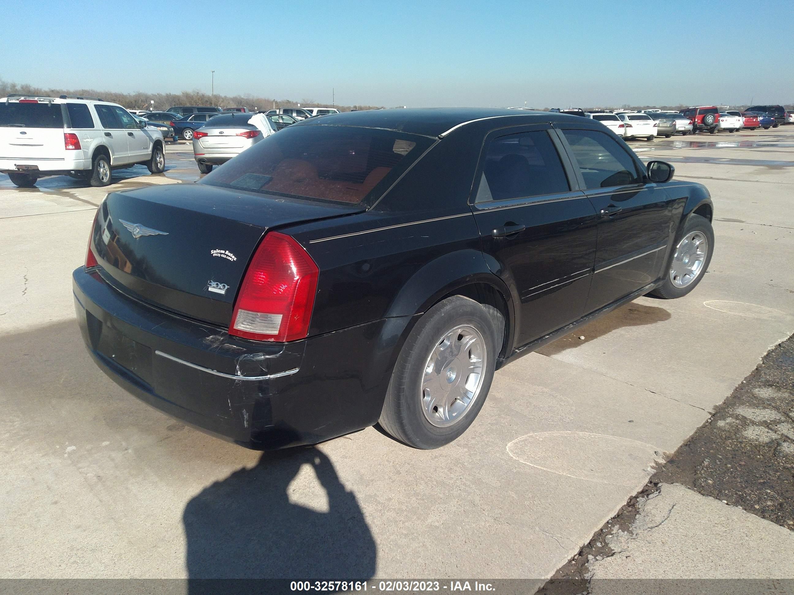 Photo 4 VIN: 2C3AA53G35H541039 - CHRYSLER 300 