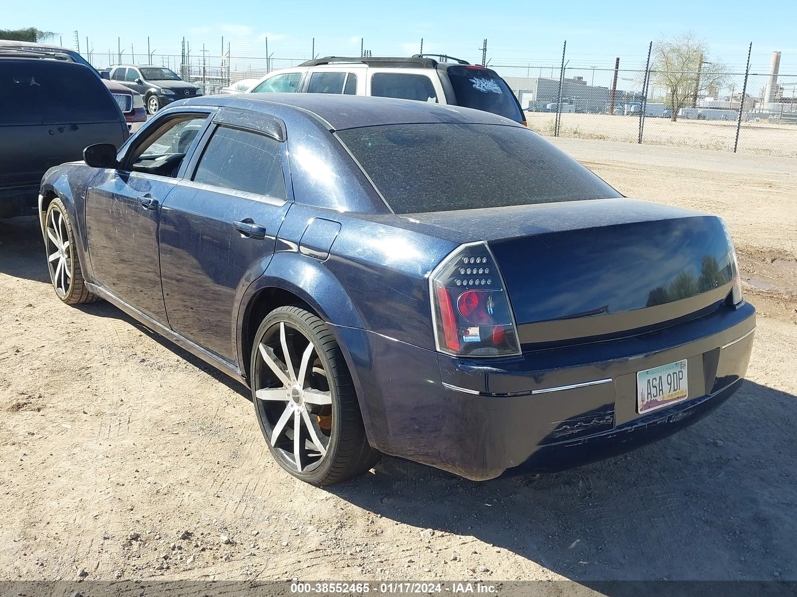 Photo 2 VIN: 2C3AA53G35H553711 - CHRYSLER 300 