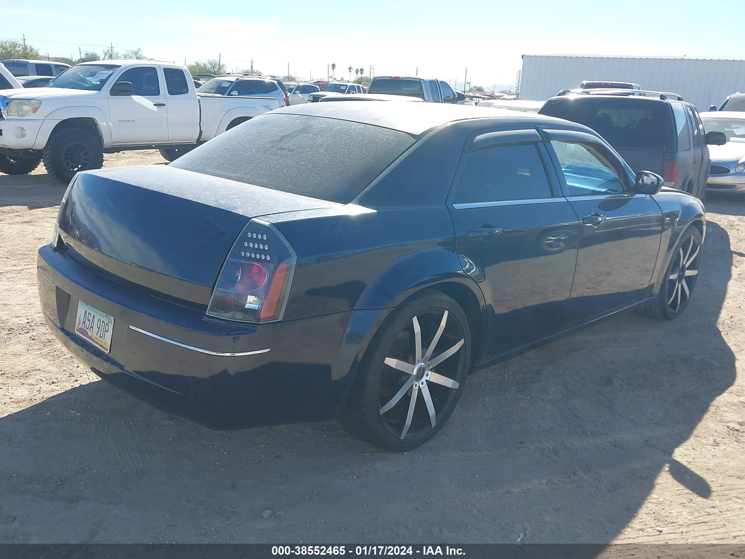 Photo 3 VIN: 2C3AA53G35H553711 - CHRYSLER 300 