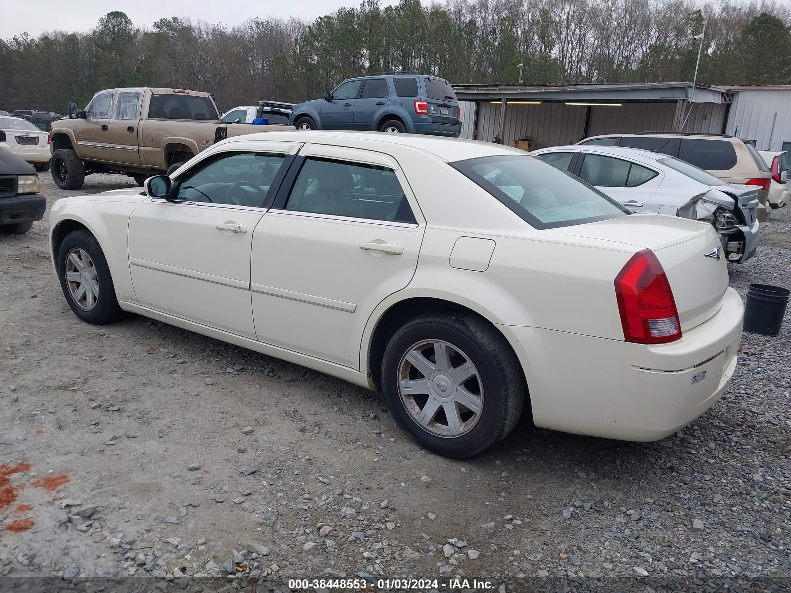 Photo 2 VIN: 2C3AA53G45H157464 - CHRYSLER 300 