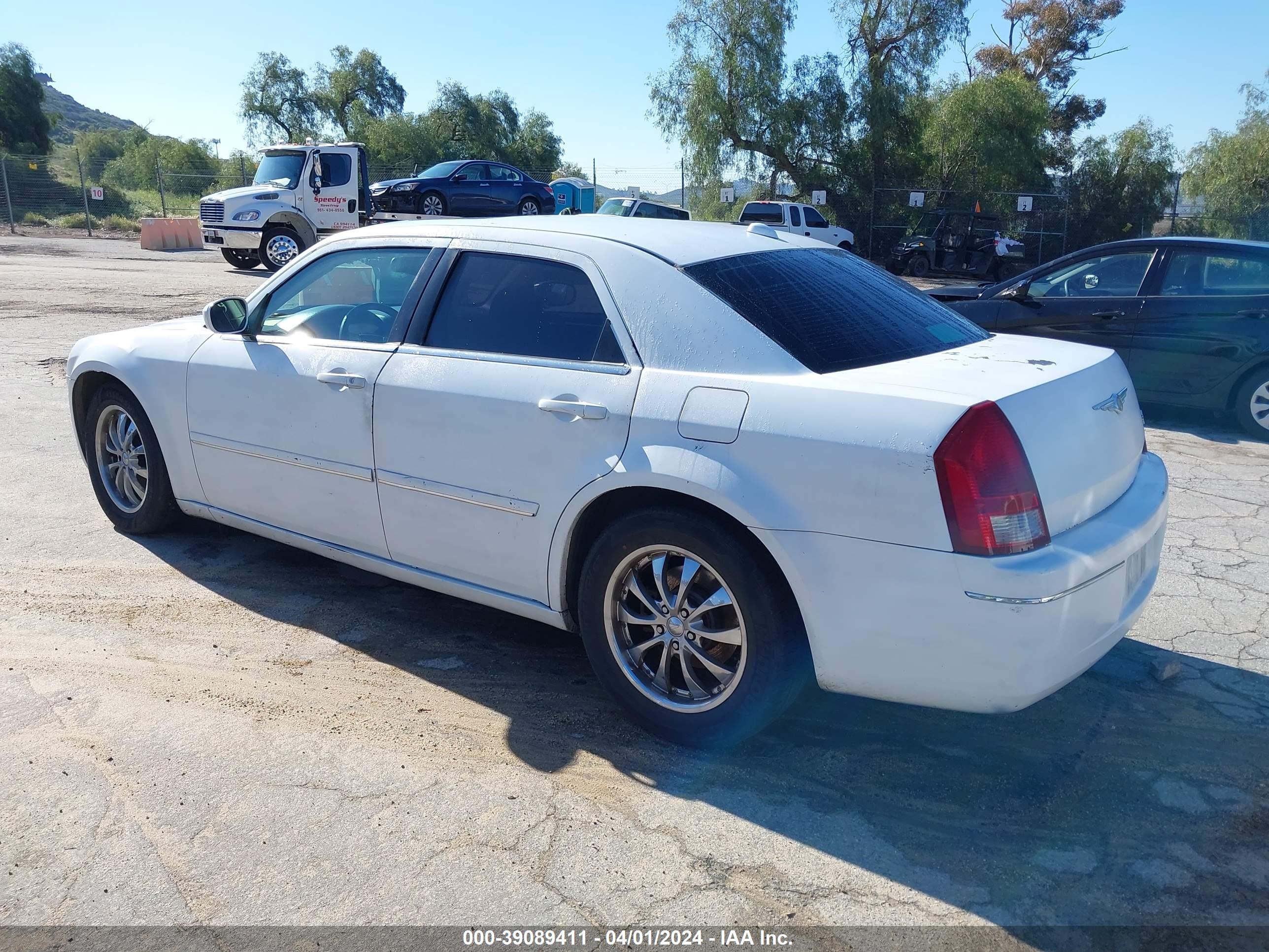 Photo 2 VIN: 2C3AA53G45H564961 - CHRYSLER 300 