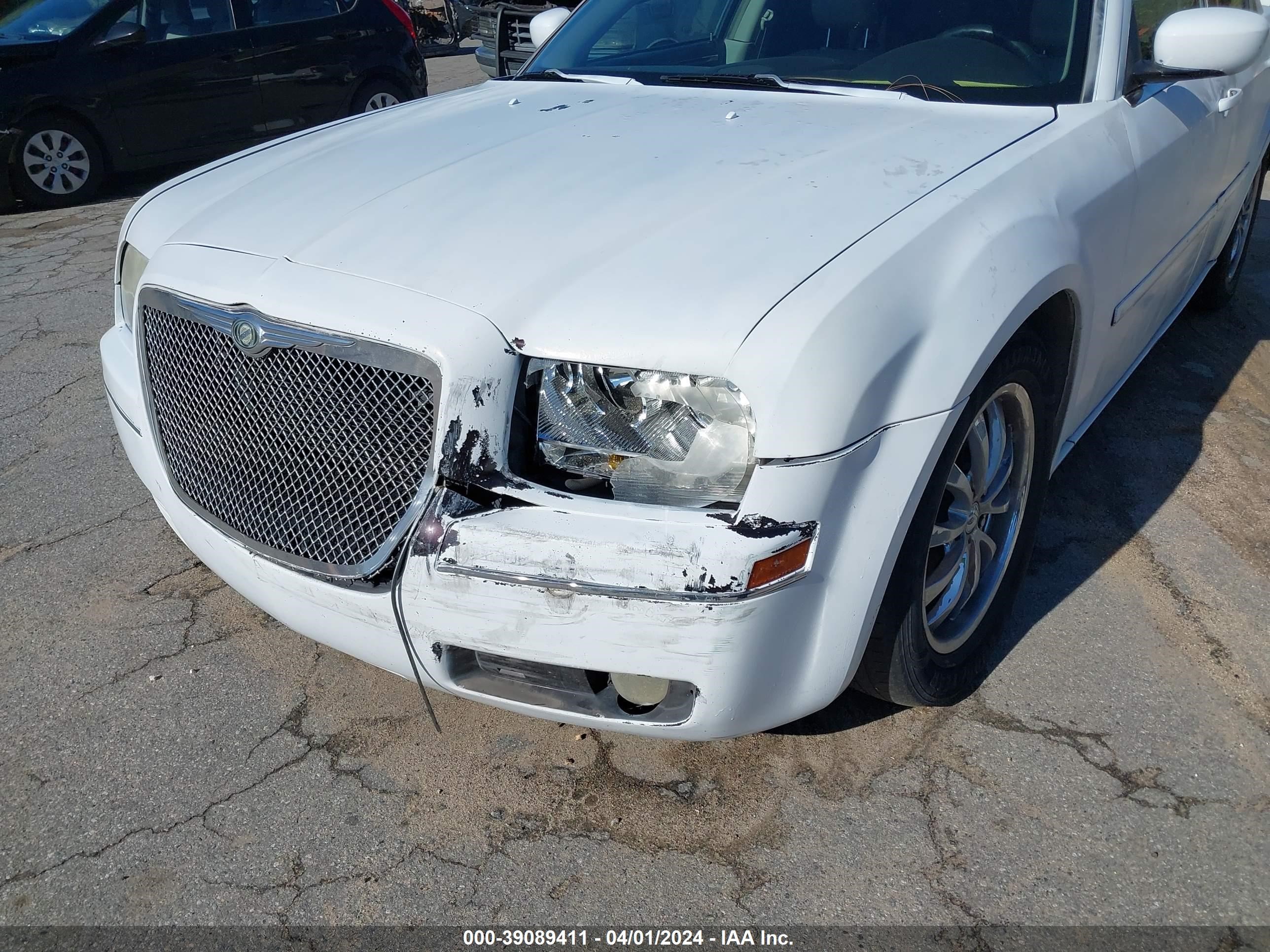 Photo 5 VIN: 2C3AA53G45H564961 - CHRYSLER 300 