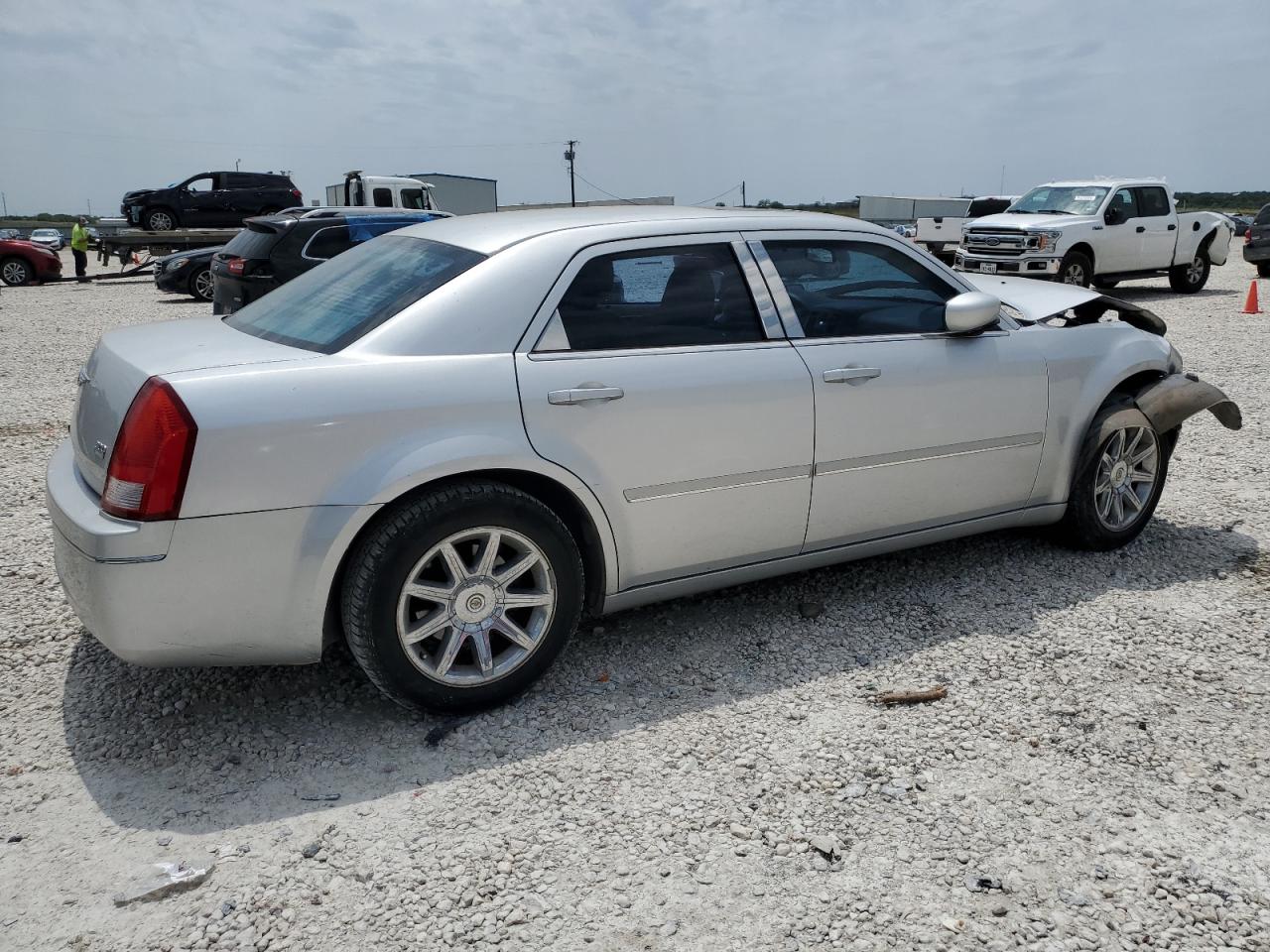 Photo 2 VIN: 2C3AA53G55H543231 - CHRYSLER 300 