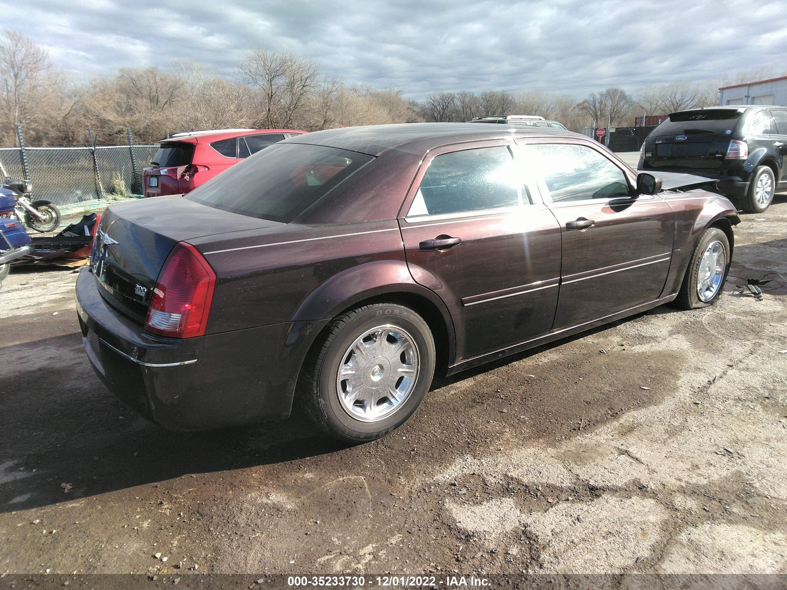 Photo 3 VIN: 2C3AA53G65H136941 - CHRYSLER 300 