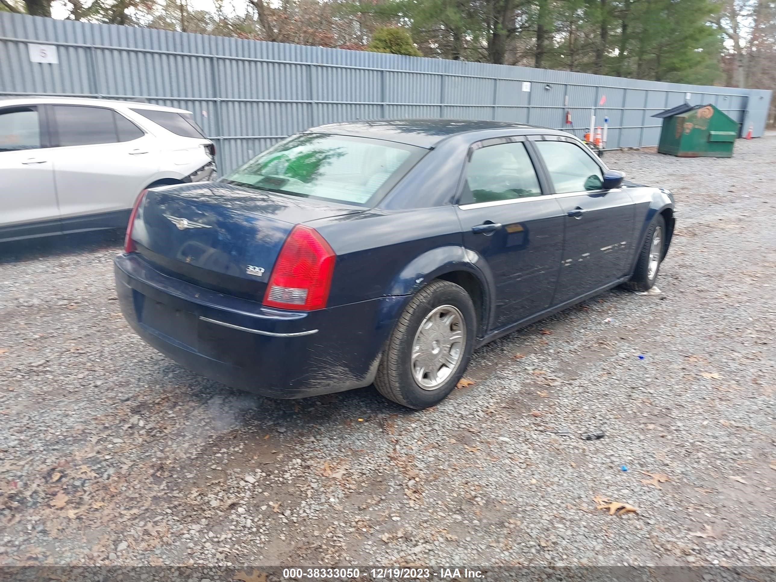 Photo 3 VIN: 2C3AA53G65H694188 - CHRYSLER 300 