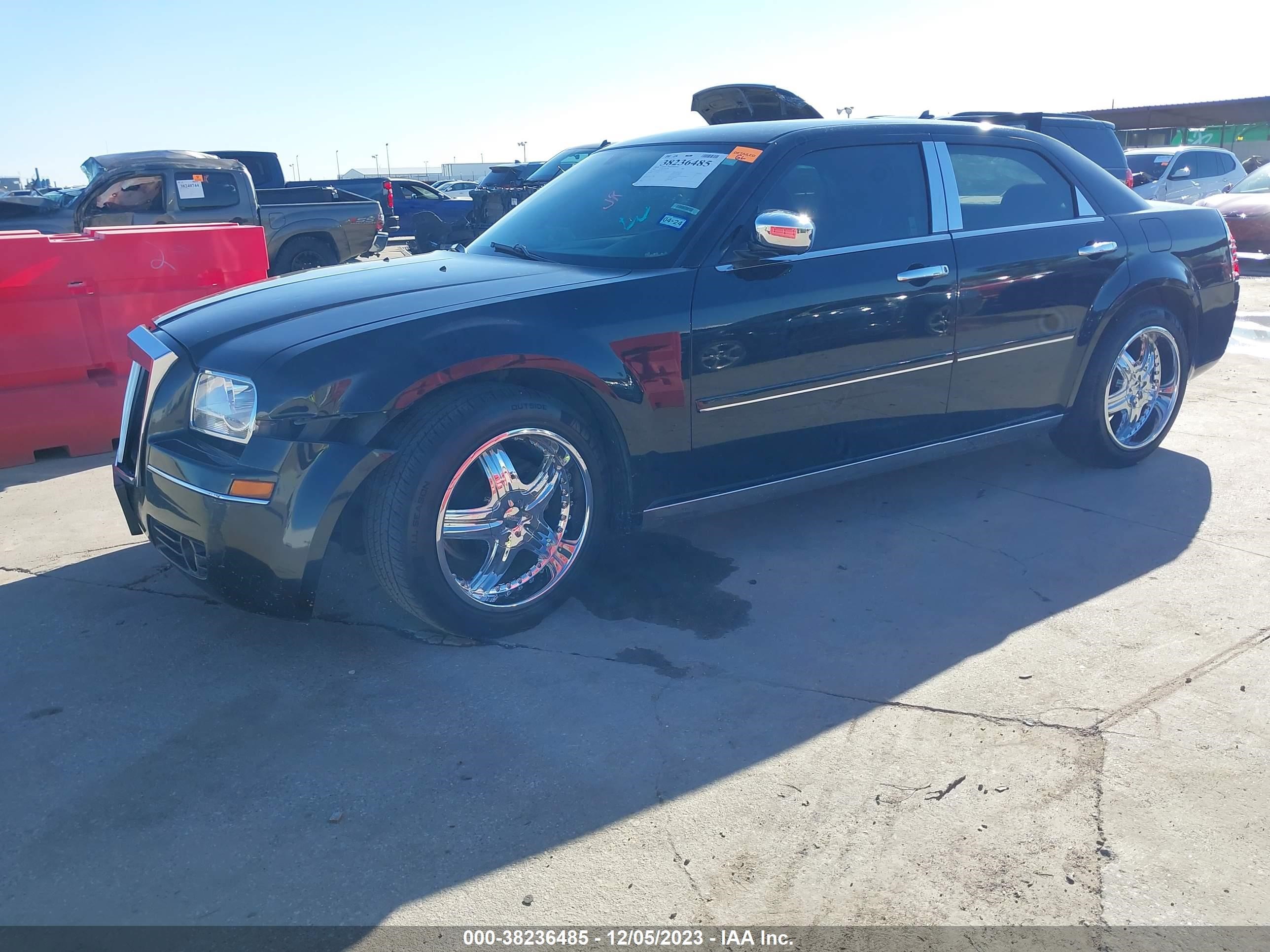 Photo 14 VIN: 2C3AA53G75H152775 - CHRYSLER 300 