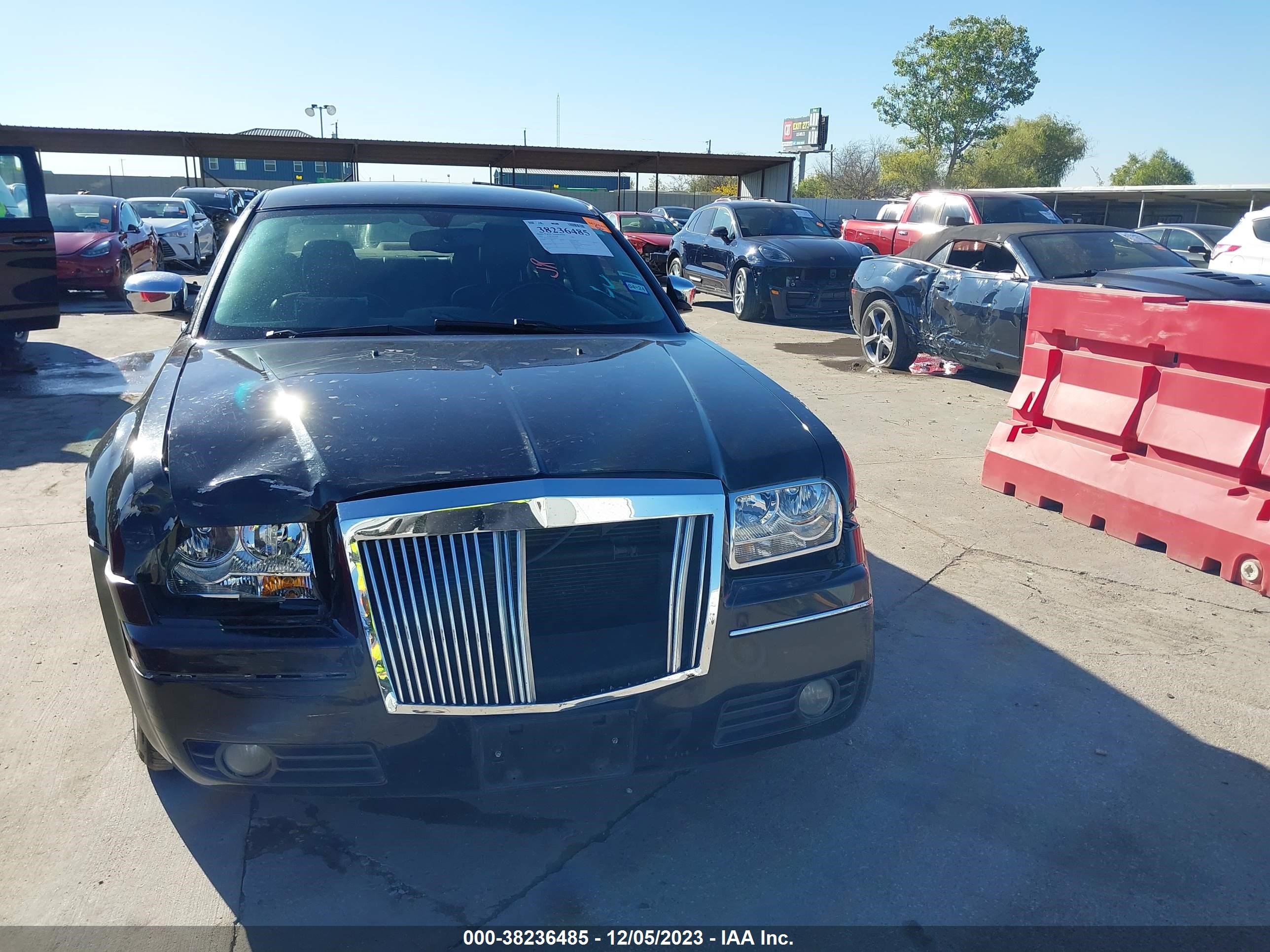 Photo 5 VIN: 2C3AA53G75H152775 - CHRYSLER 300 