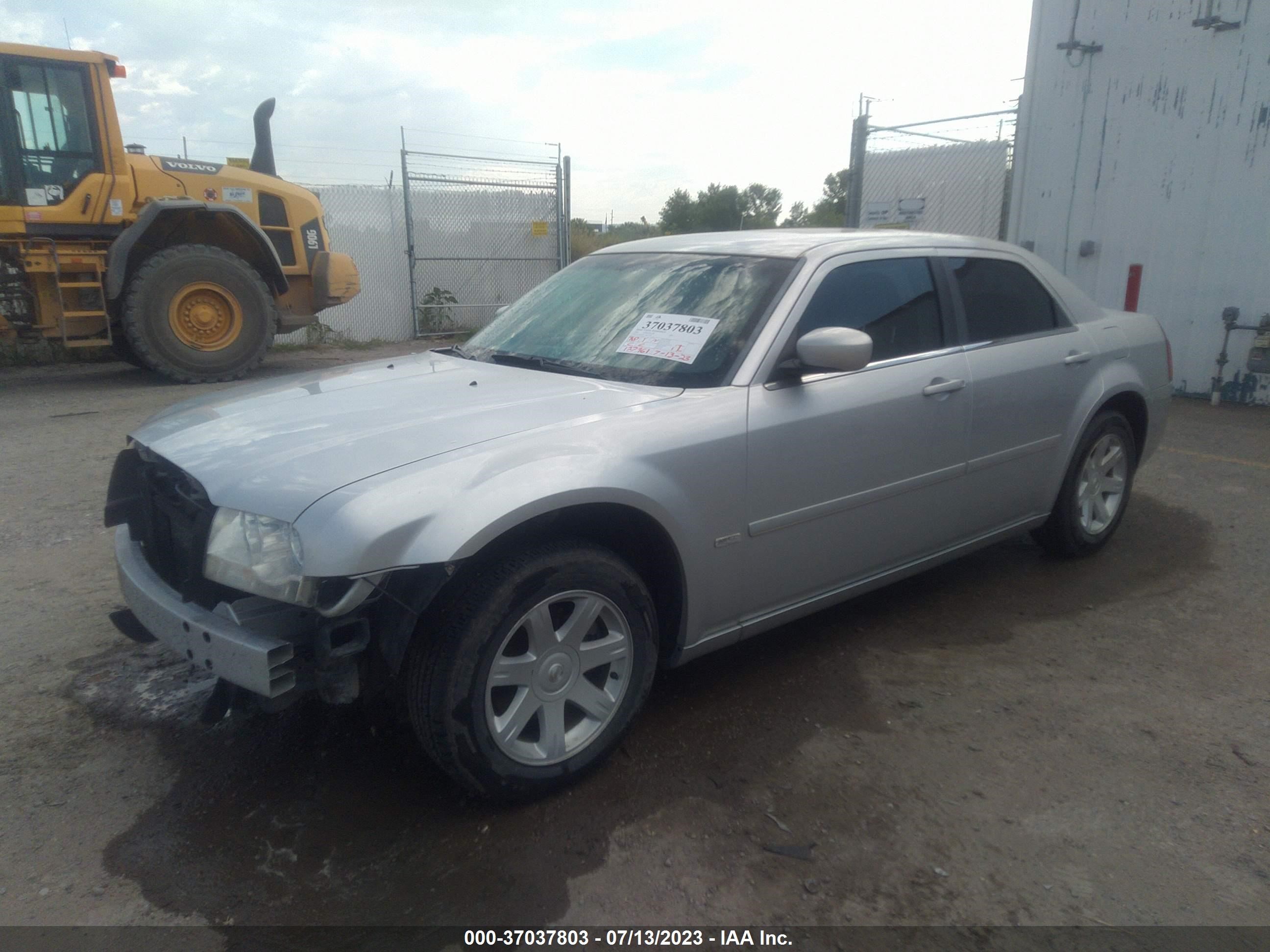 Photo 1 VIN: 2C3AA53G75H574481 - CHRYSLER 300 