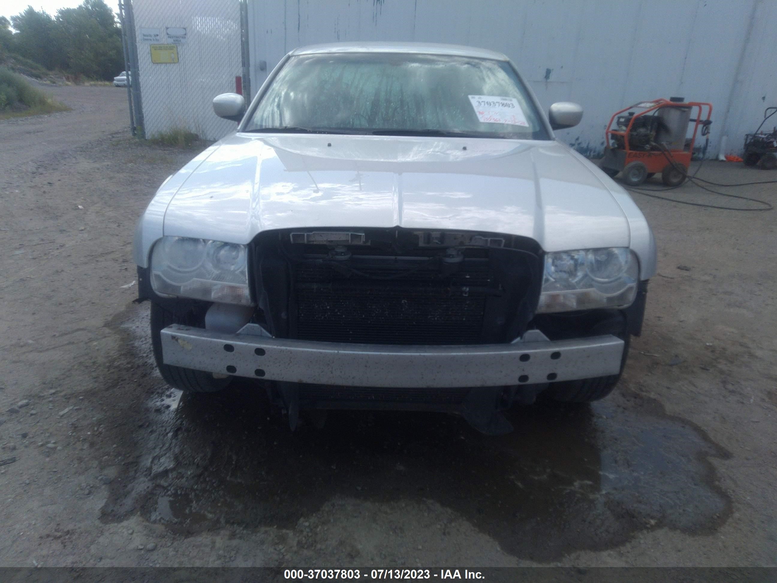 Photo 11 VIN: 2C3AA53G75H574481 - CHRYSLER 300 