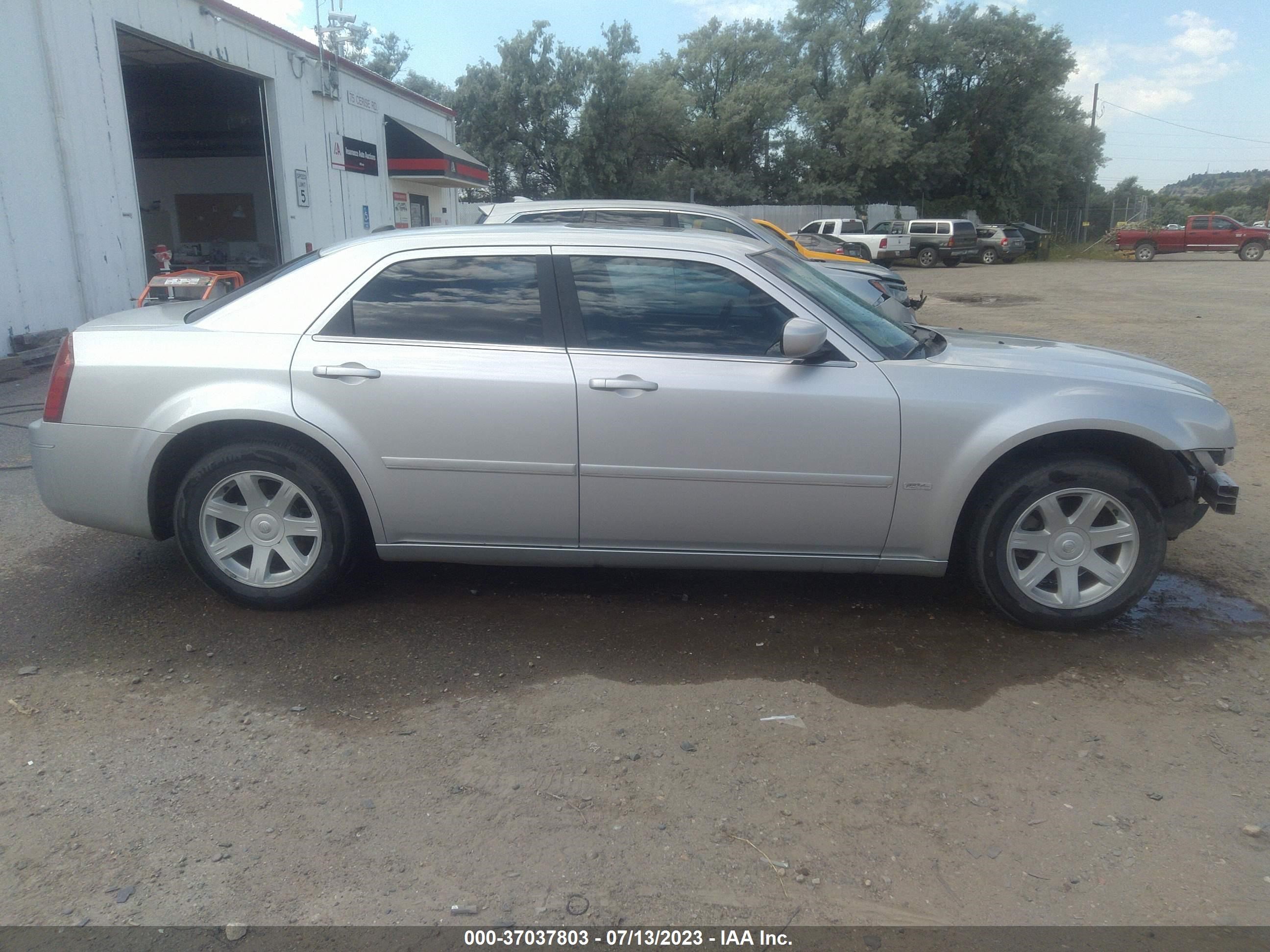 Photo 12 VIN: 2C3AA53G75H574481 - CHRYSLER 300 