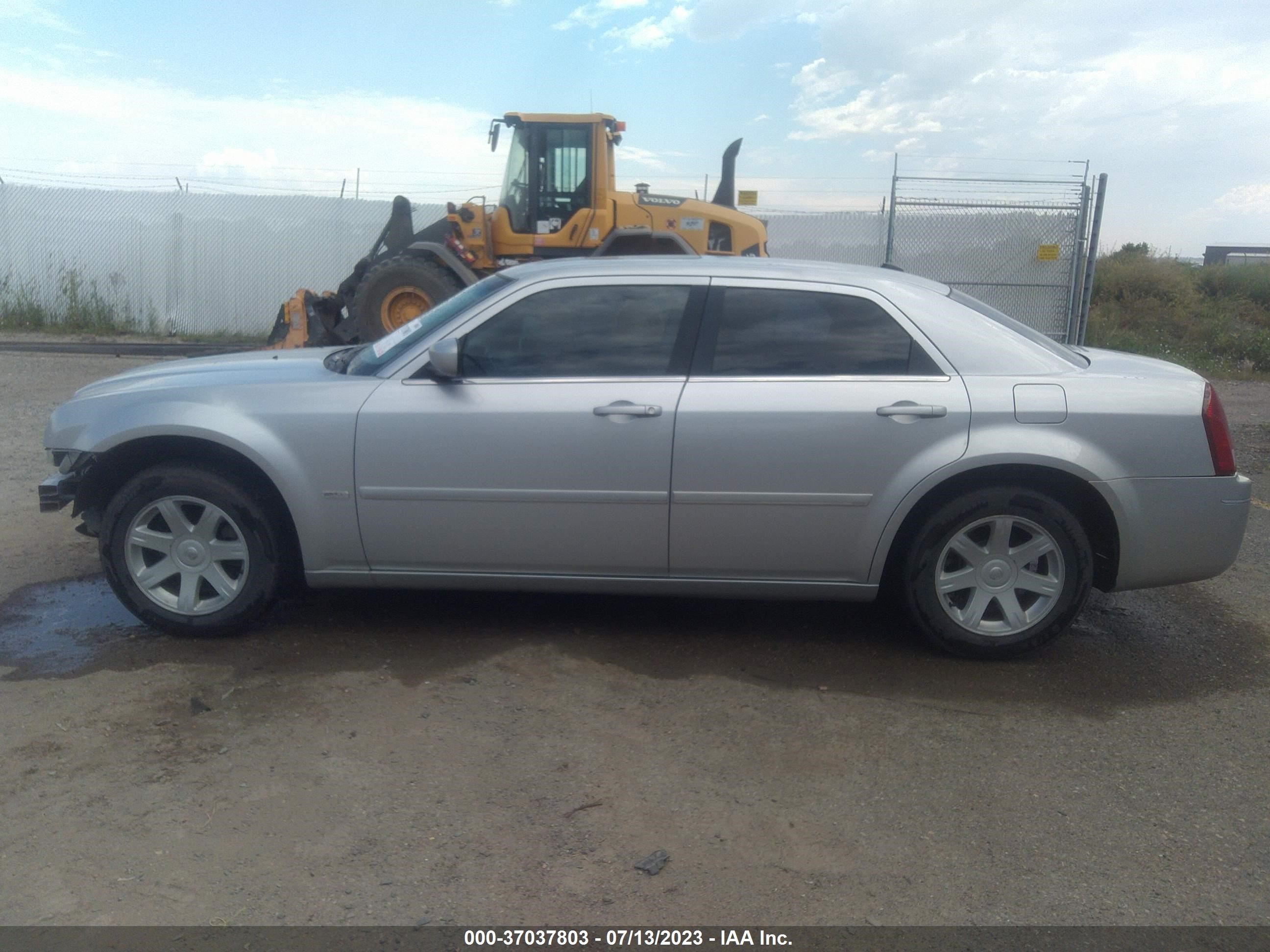 Photo 13 VIN: 2C3AA53G75H574481 - CHRYSLER 300 