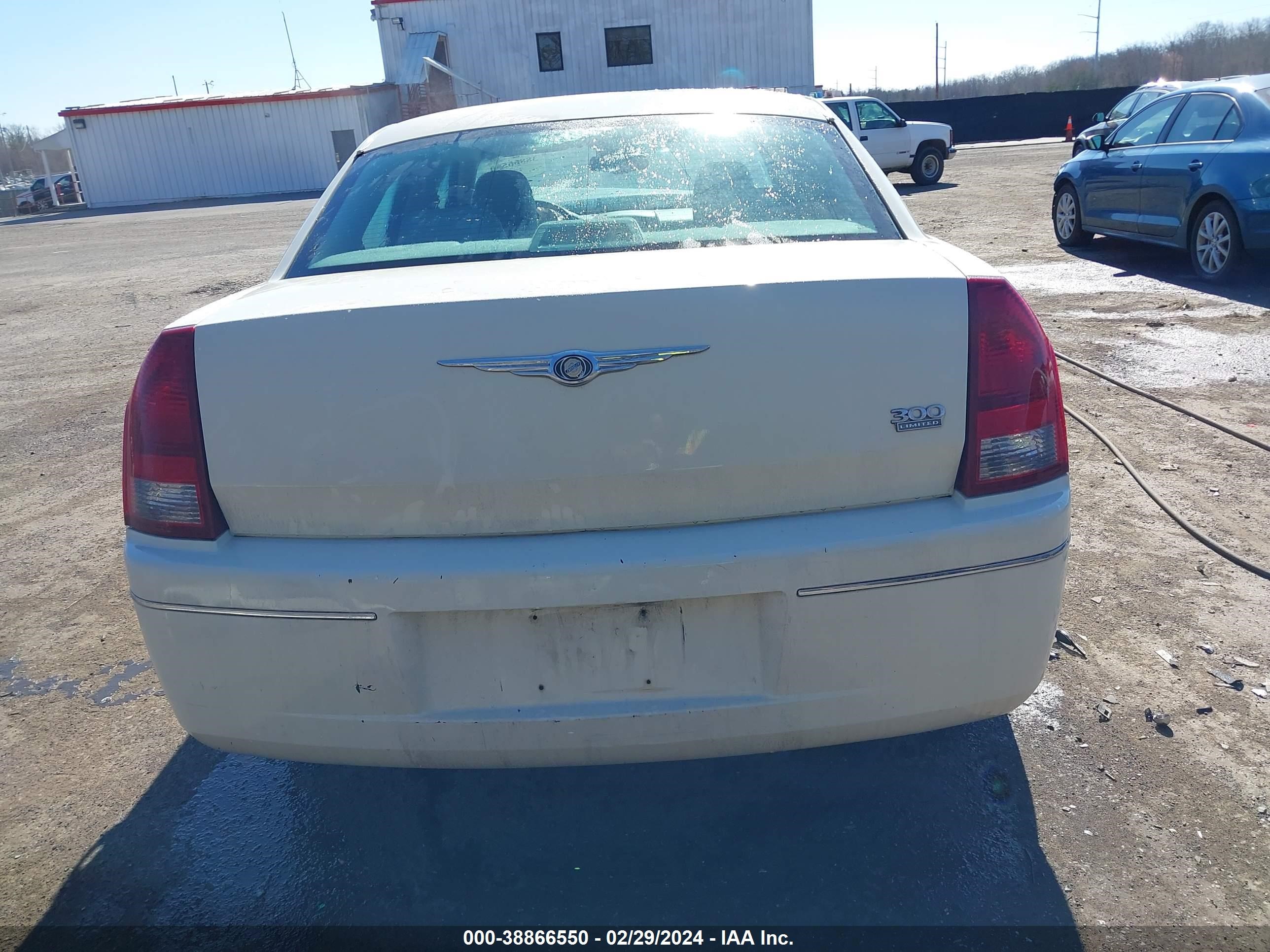 Photo 16 VIN: 2C3AA53GX5H695523 - CHRYSLER 300 