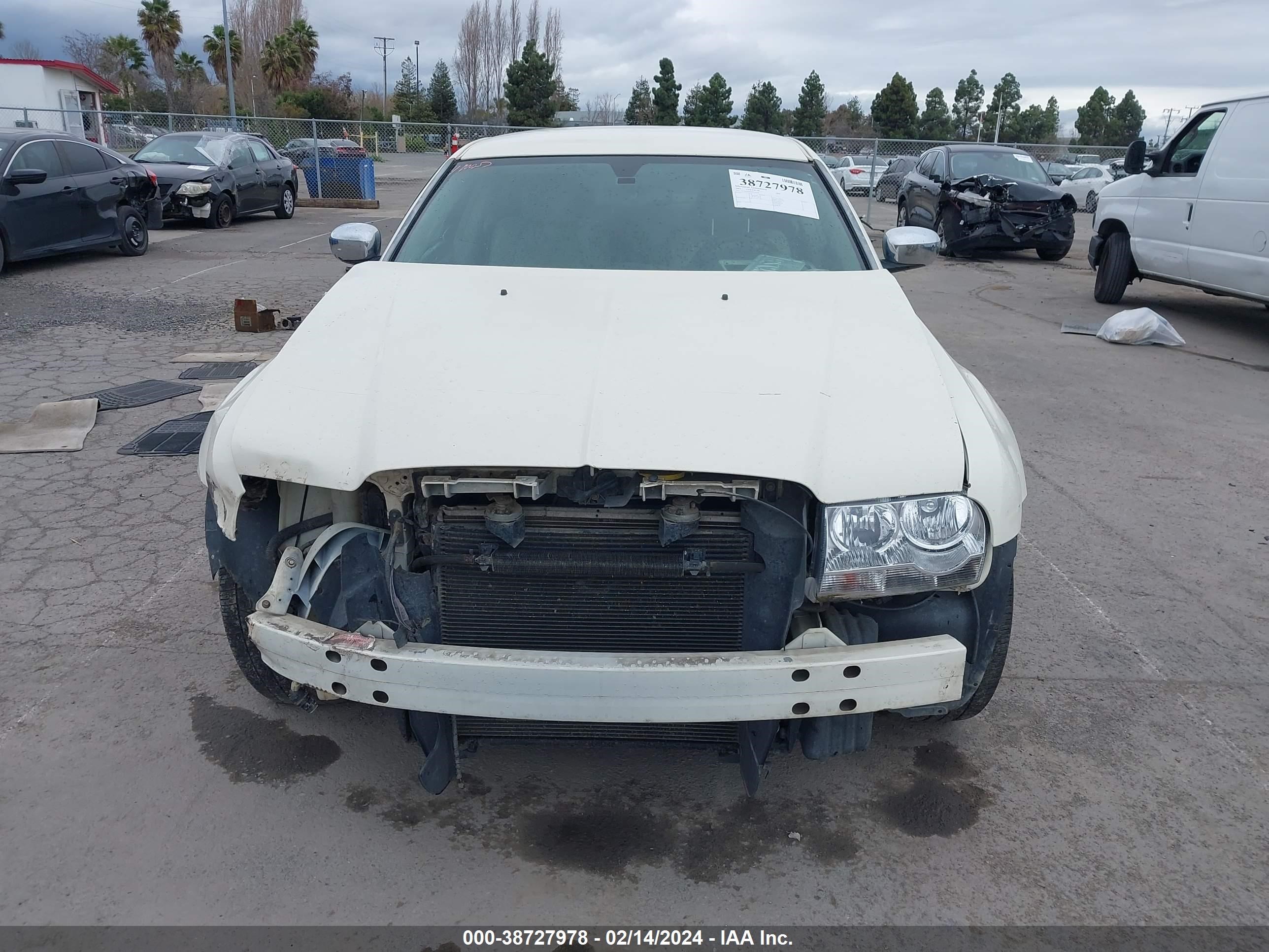 Photo 11 VIN: 2C3AA63H05H634146 - CHRYSLER 300C 