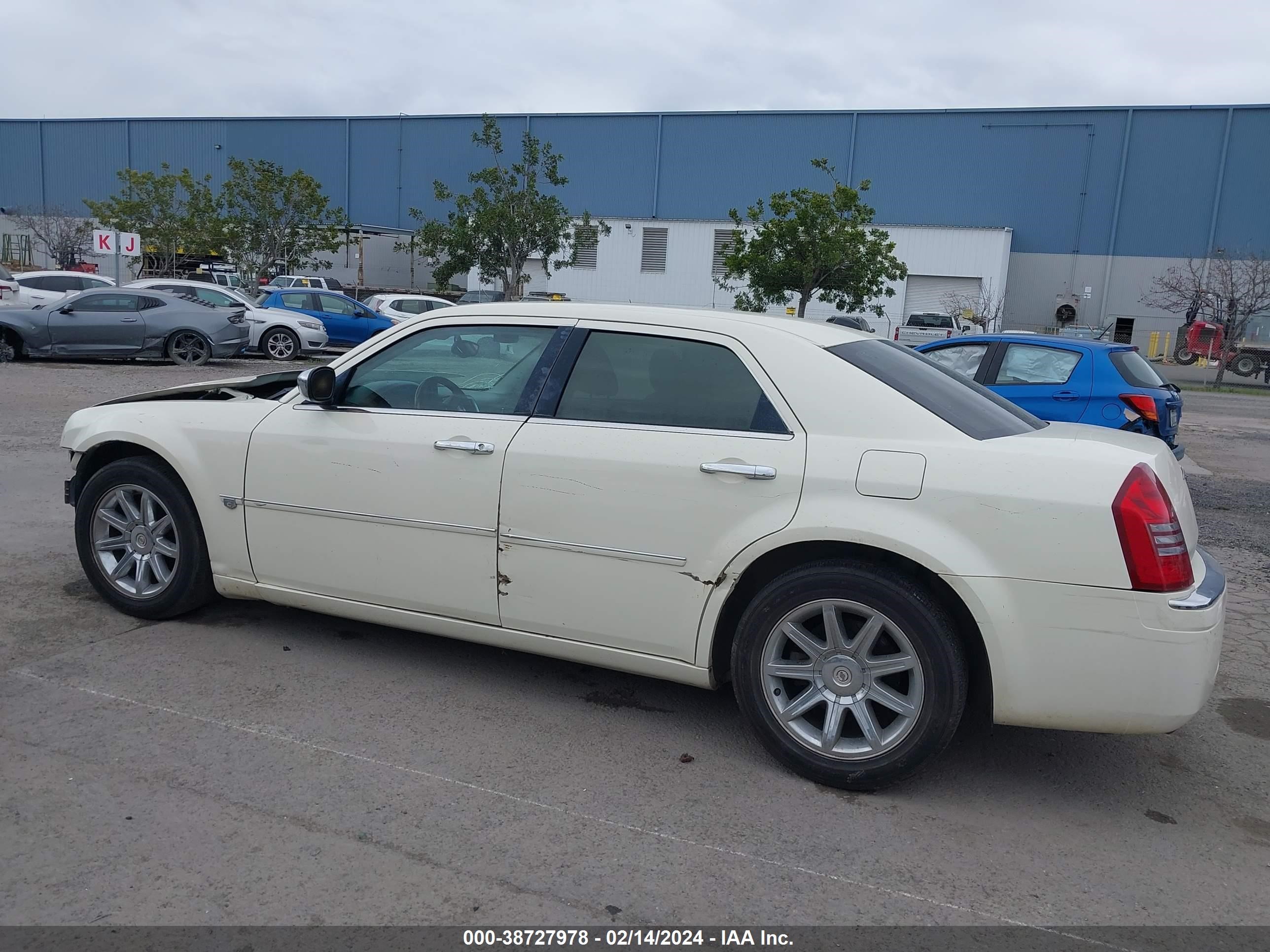 Photo 13 VIN: 2C3AA63H05H634146 - CHRYSLER 300C 