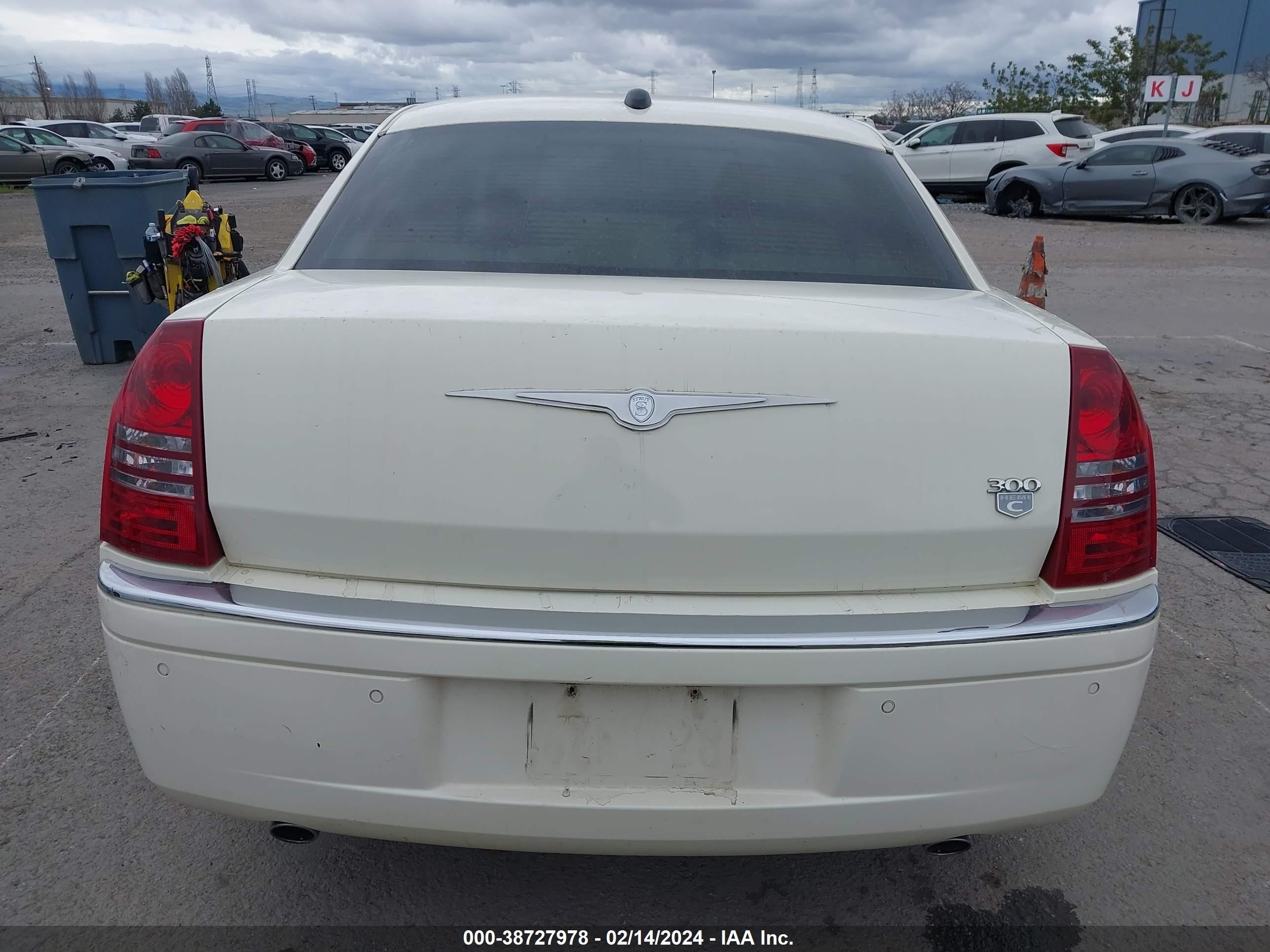 Photo 15 VIN: 2C3AA63H05H634146 - CHRYSLER 300C 