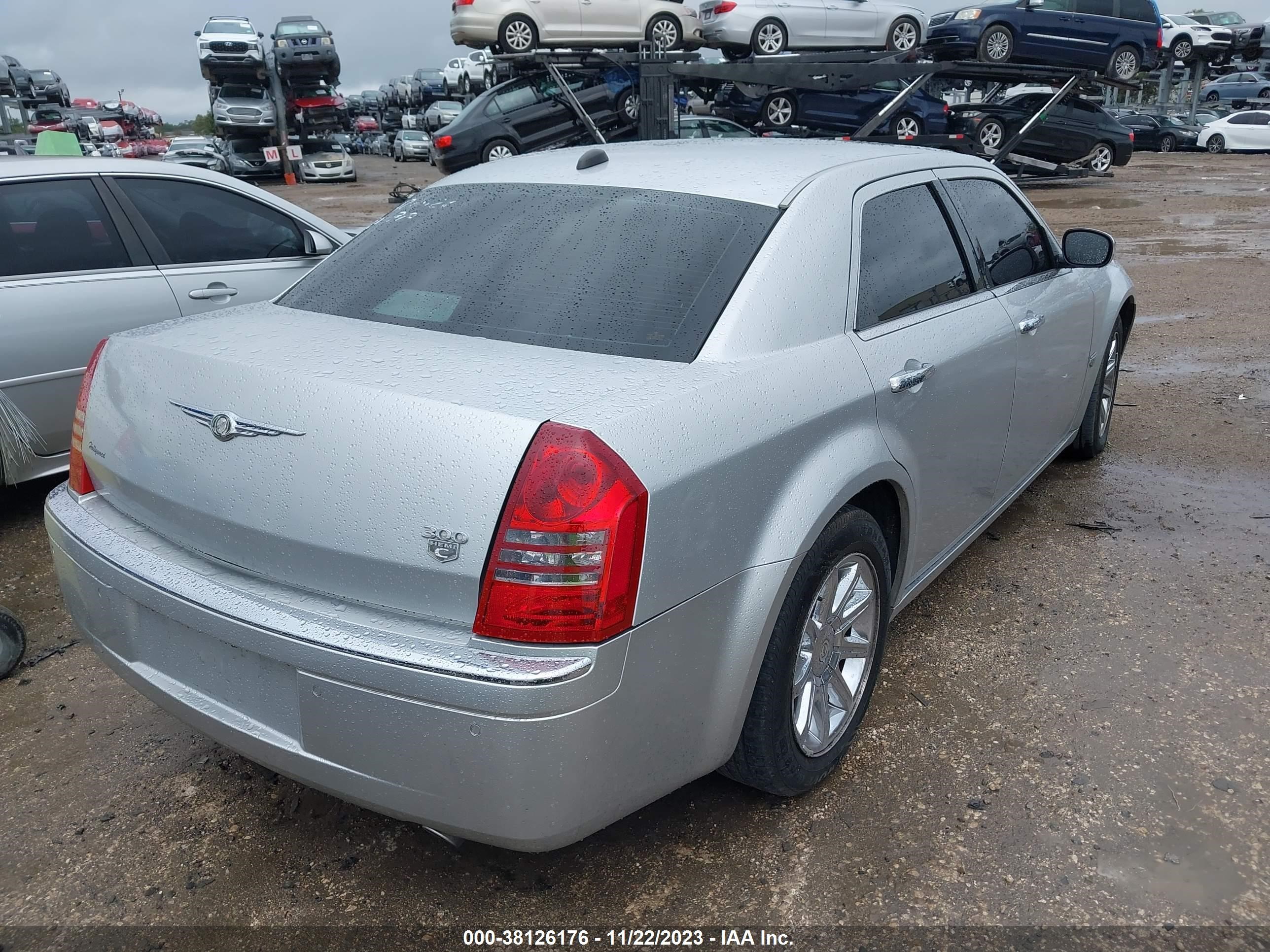 Photo 3 VIN: 2C3AA63H35H122428 - CHRYSLER 300 