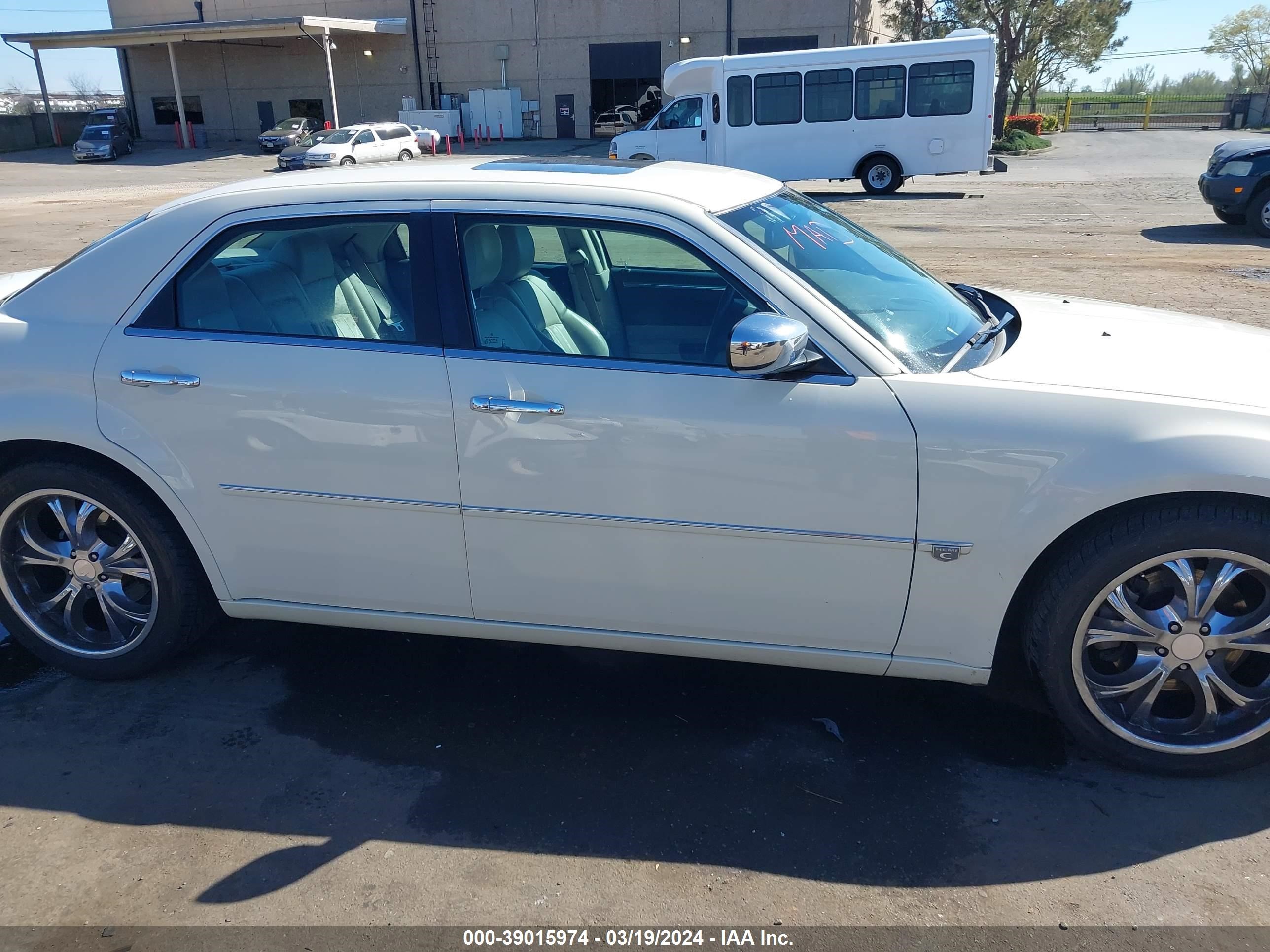 Photo 12 VIN: 2C3AA63H45H106660 - CHRYSLER 300C 