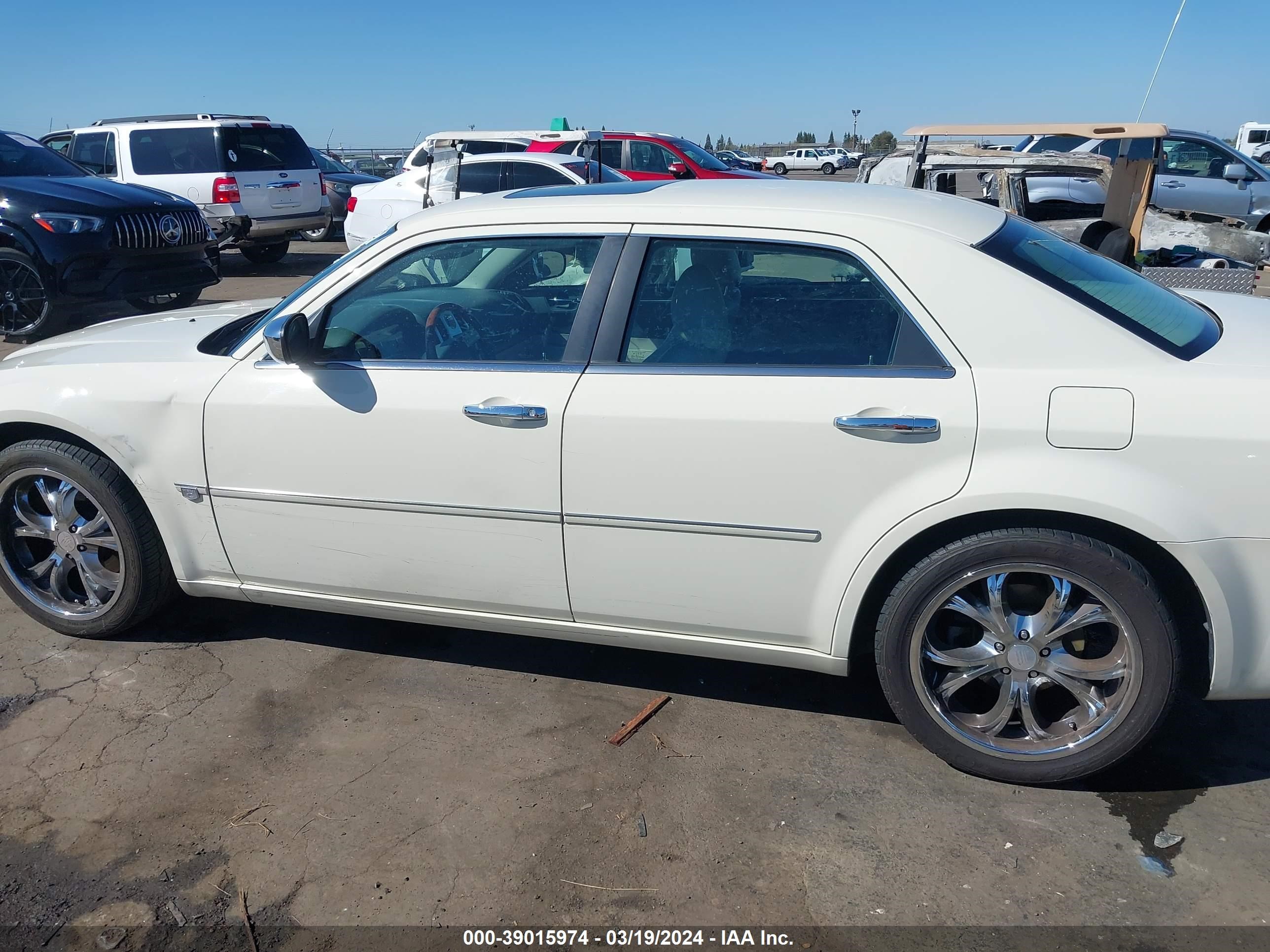 Photo 13 VIN: 2C3AA63H45H106660 - CHRYSLER 300C 