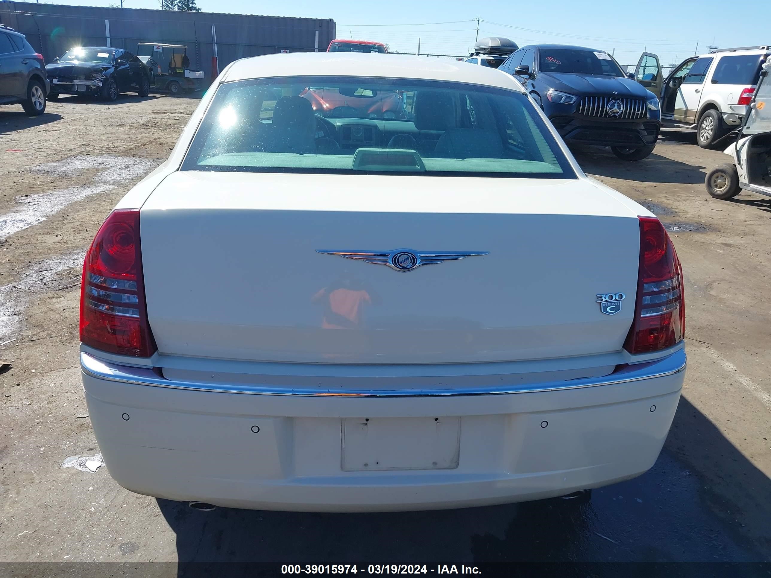 Photo 15 VIN: 2C3AA63H45H106660 - CHRYSLER 300C 