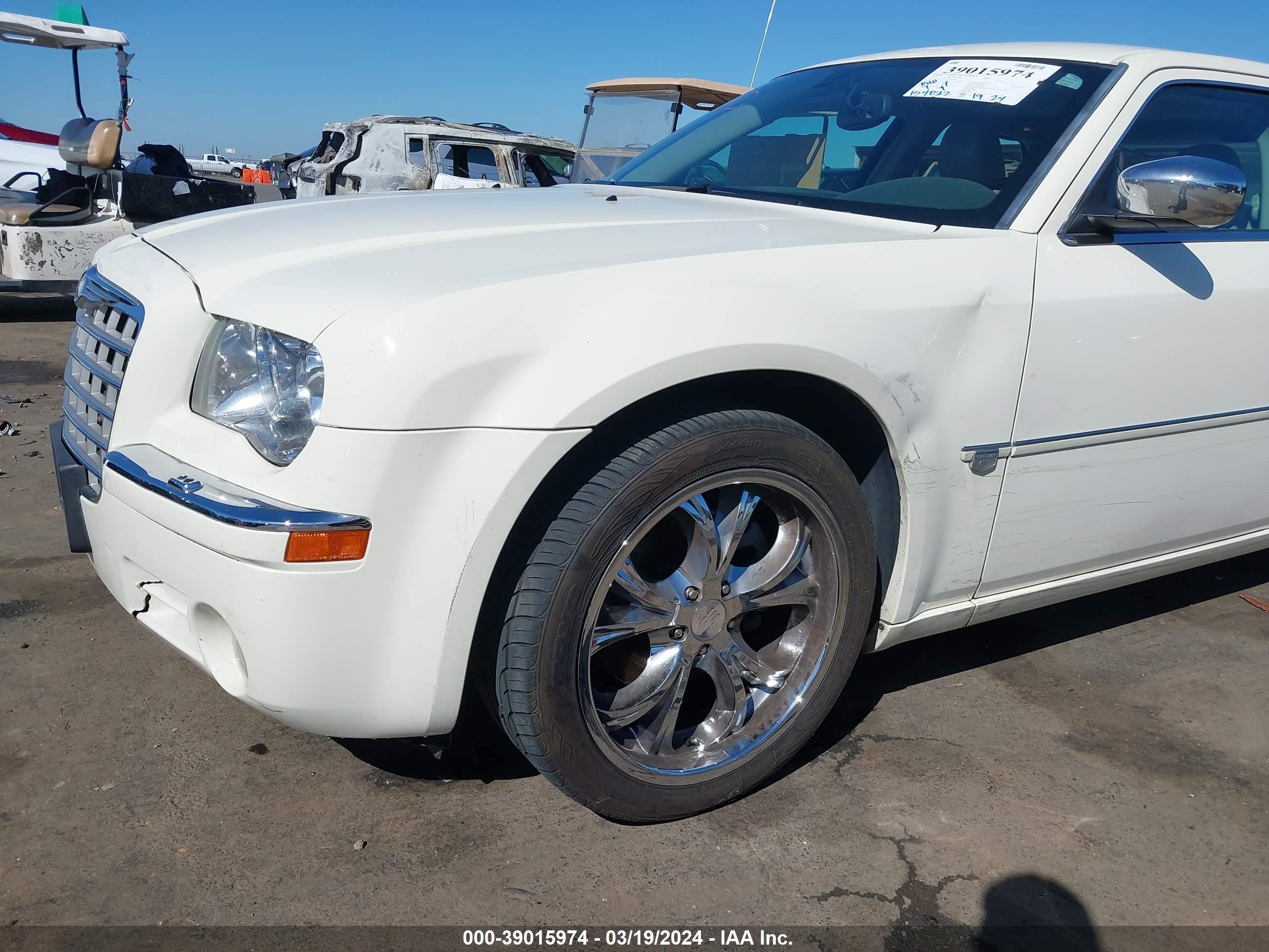 Photo 5 VIN: 2C3AA63H45H106660 - CHRYSLER 300C 