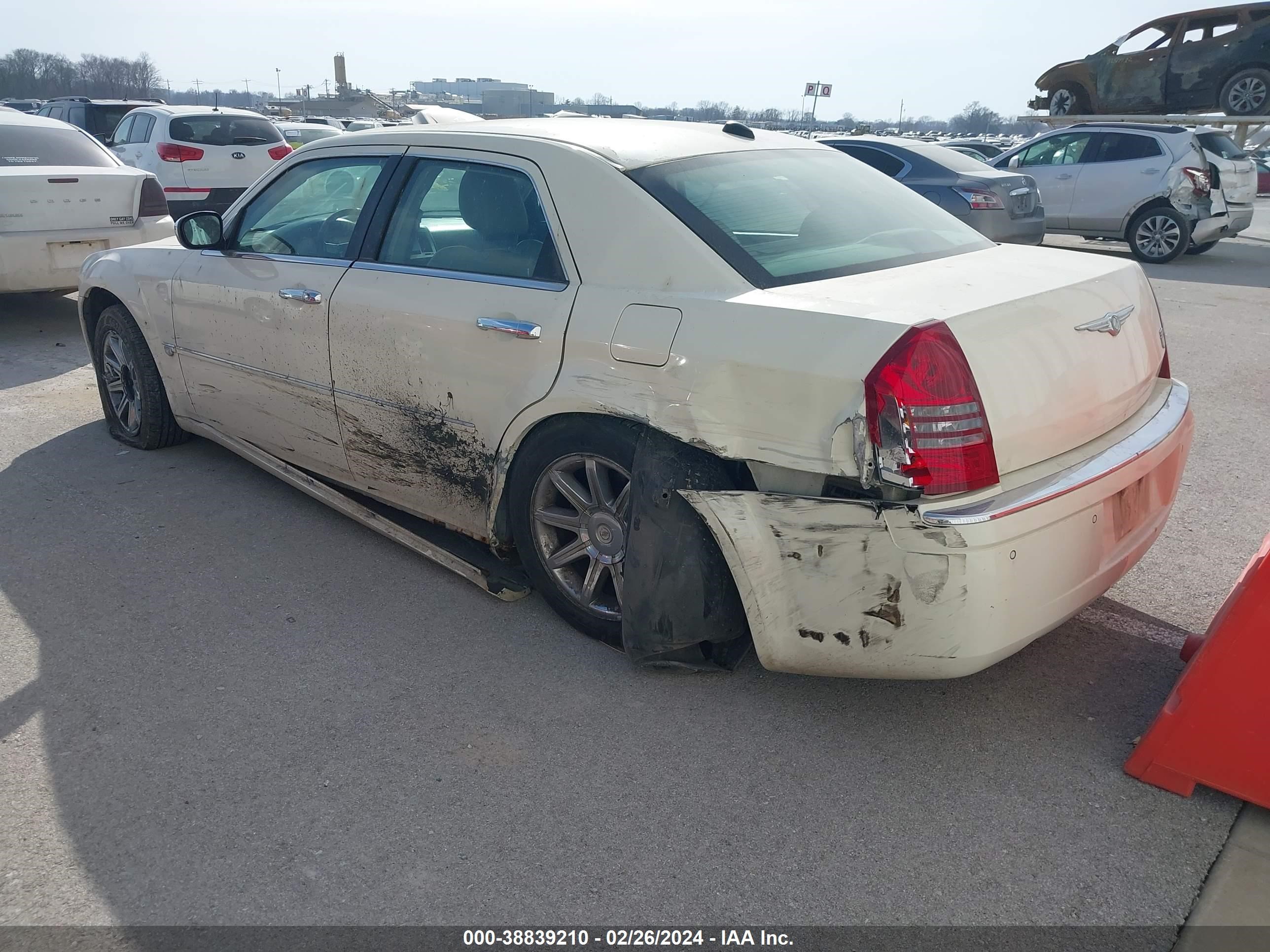 Photo 2 VIN: 2C3AA63H75H524047 - CHRYSLER 300C 