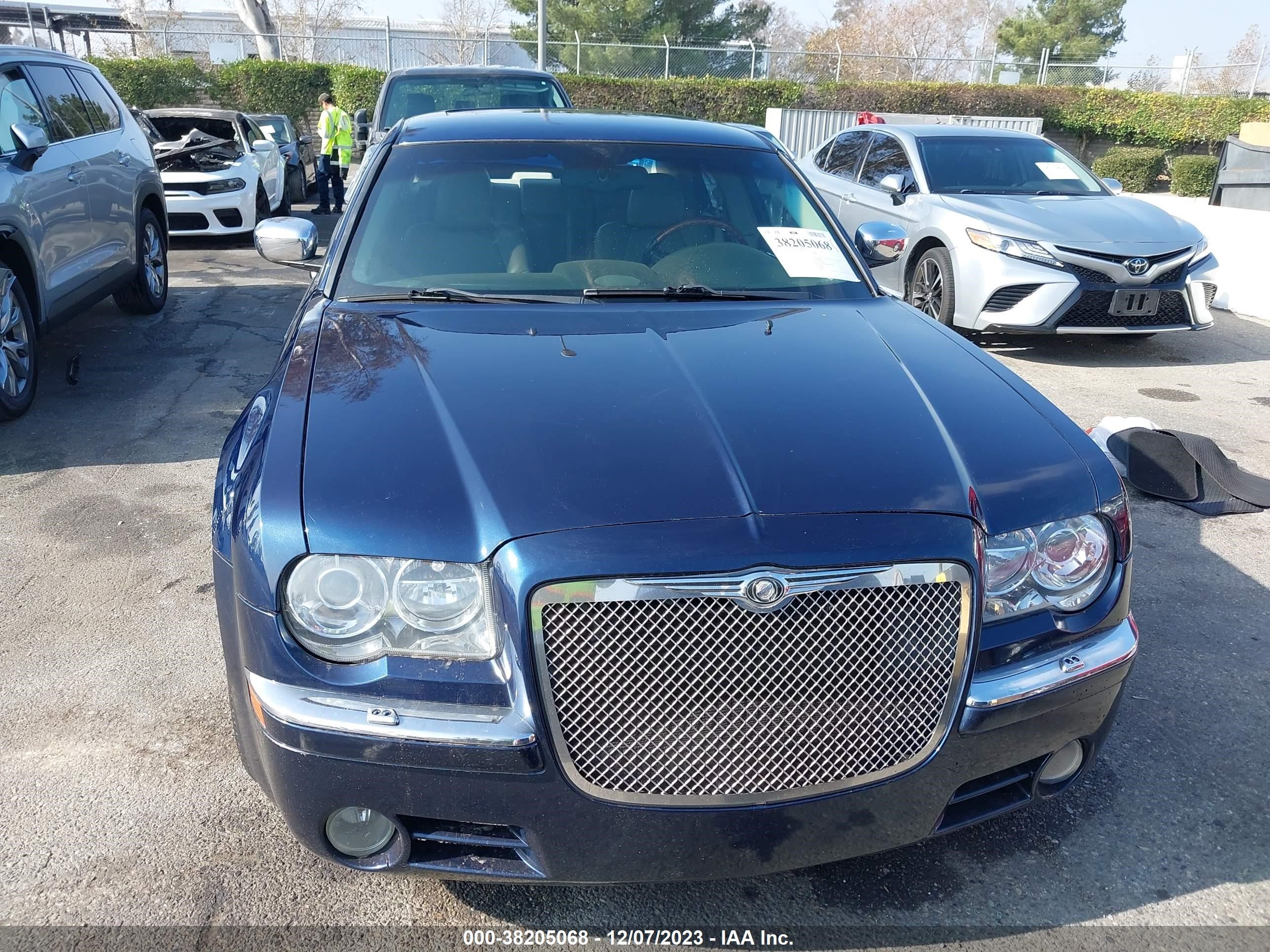 Photo 11 VIN: 2C3AA63H75H594499 - CHRYSLER 300C 