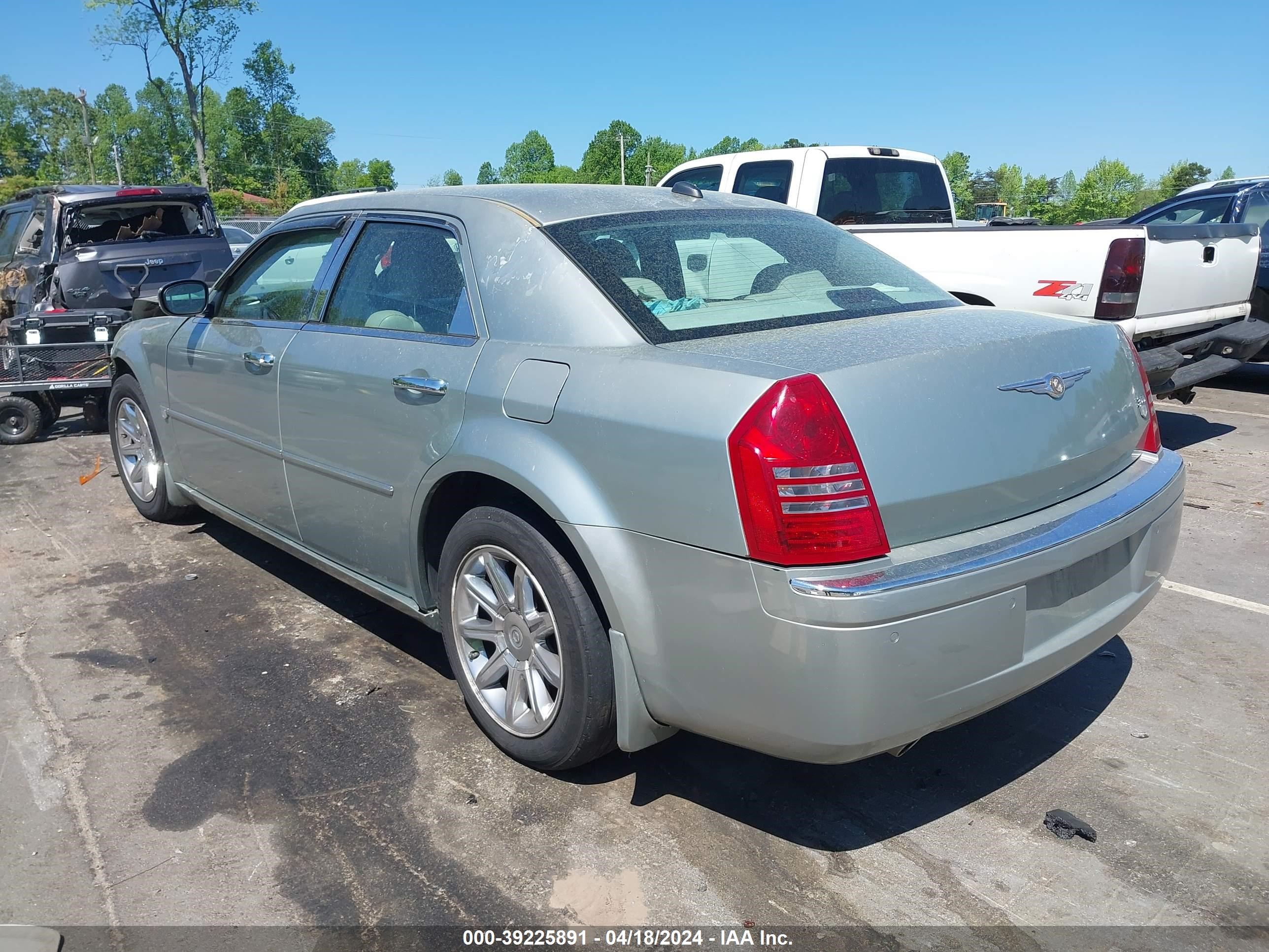 Photo 2 VIN: 2C3AA63H75H659514 - CHRYSLER 300C 