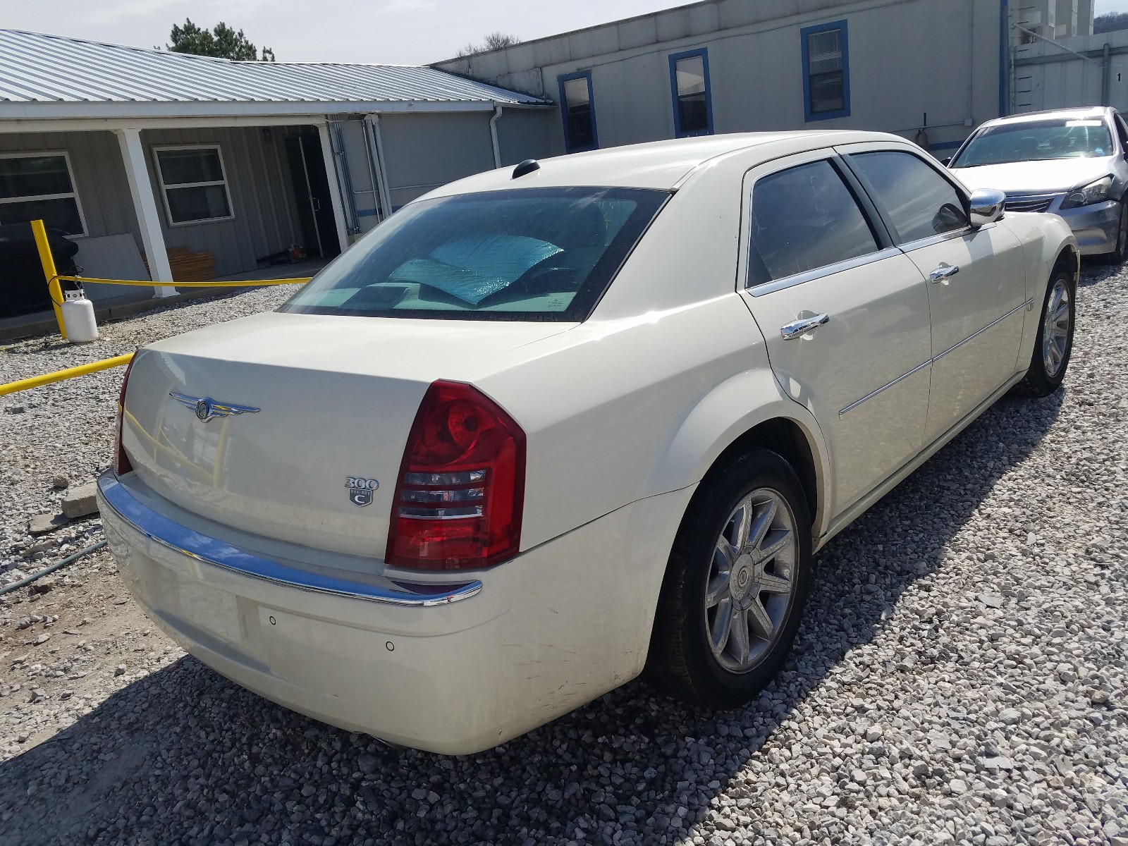 Photo 3 VIN: 2C3AA63H85H117449 - CHRYSLER 300C 