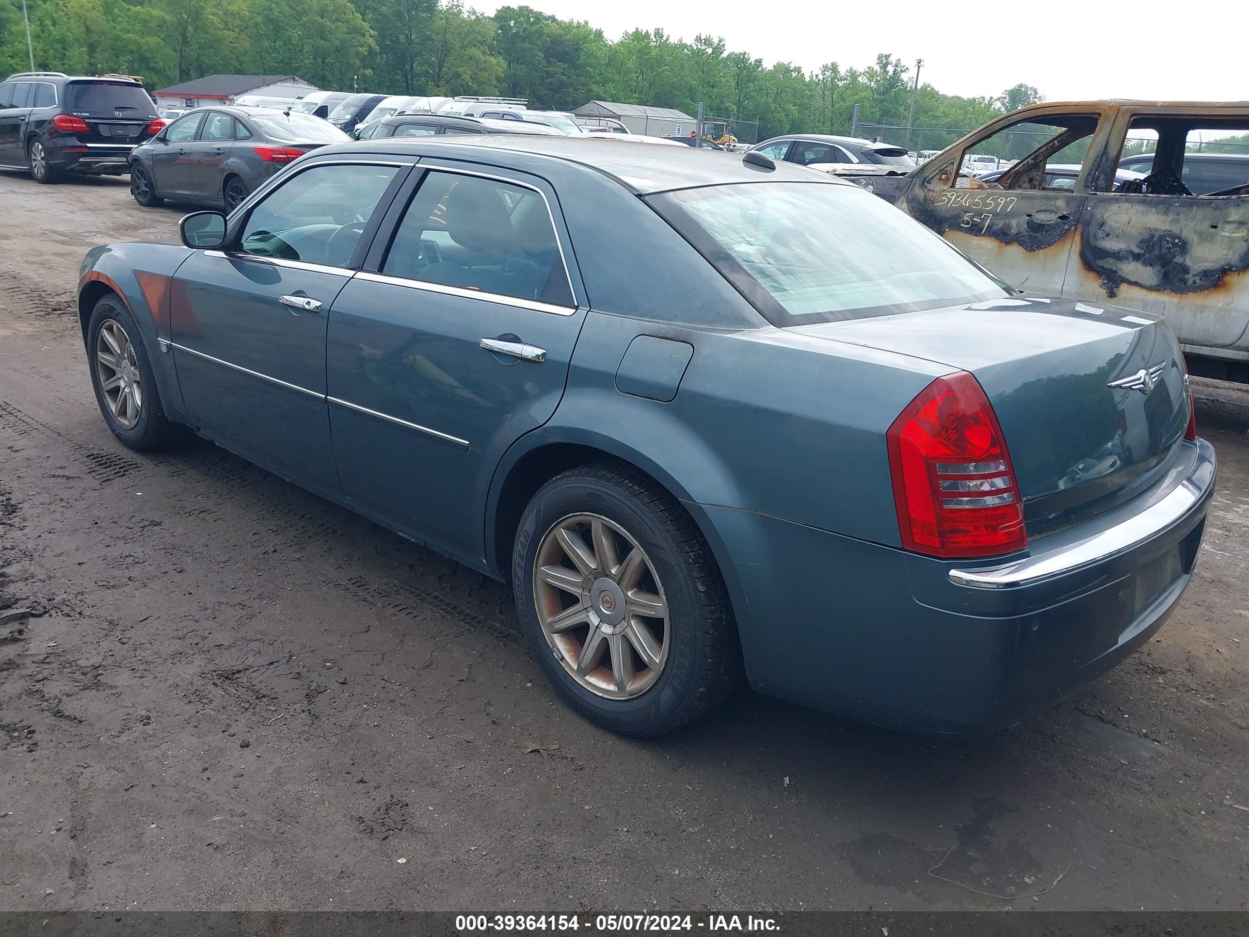 Photo 2 VIN: 2C3AA63H95H115645 - CHRYSLER 300C 