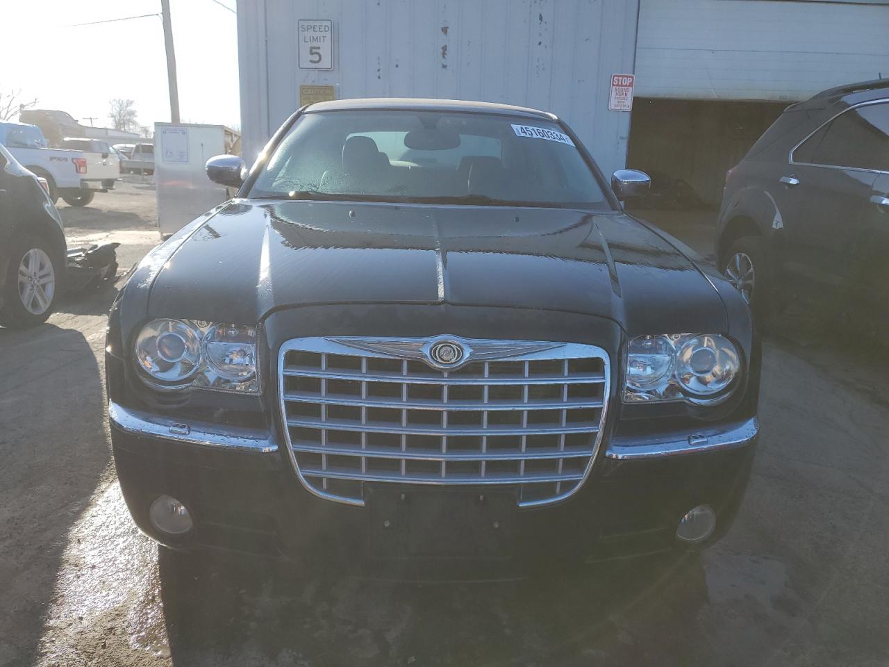 Photo 4 VIN: 2C3AA63HX5H635109 - CHRYSLER 300 