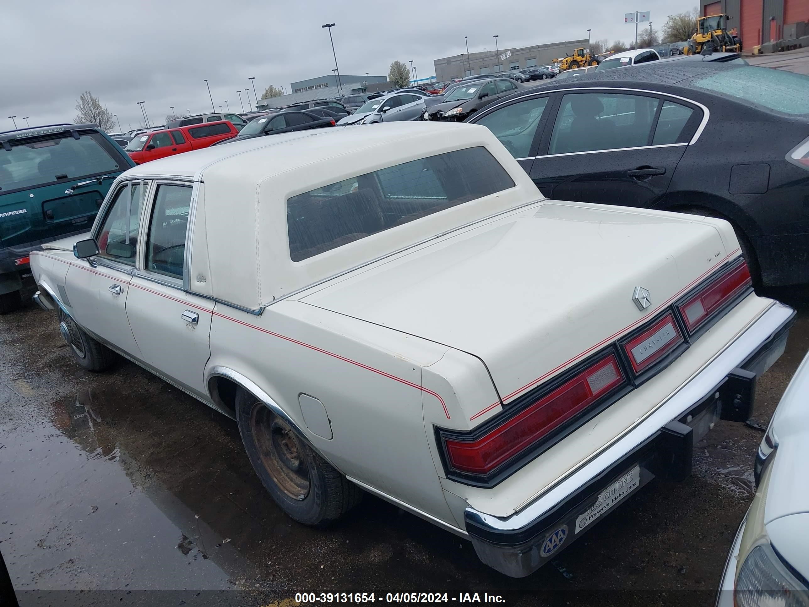 Photo 3 VIN: 2C3BF66P1DR182726 - CHRYSLER NEW YORKER 