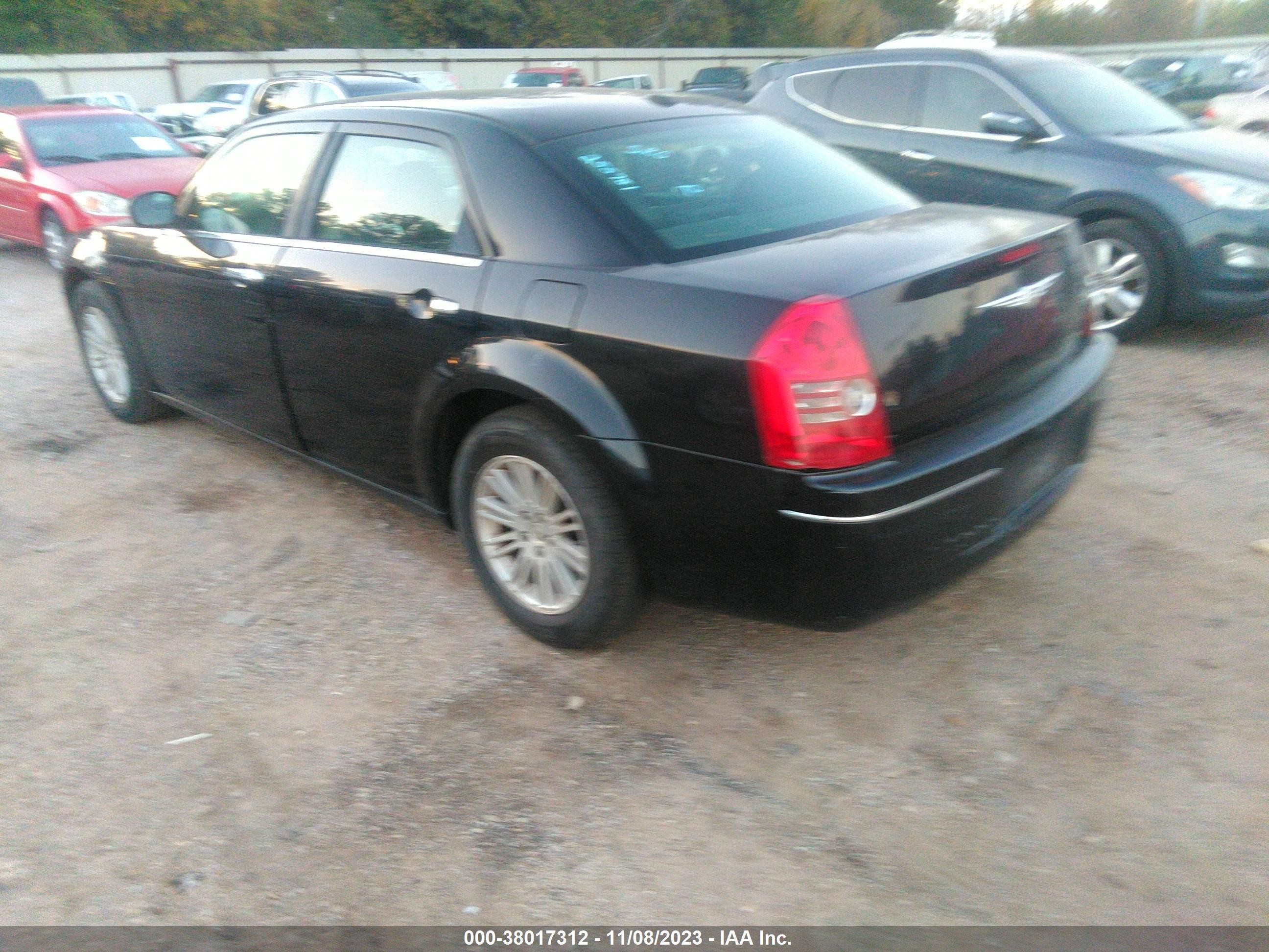 Photo 2 VIN: 2C3CA1CVXAH255781 - CHRYSLER 300 