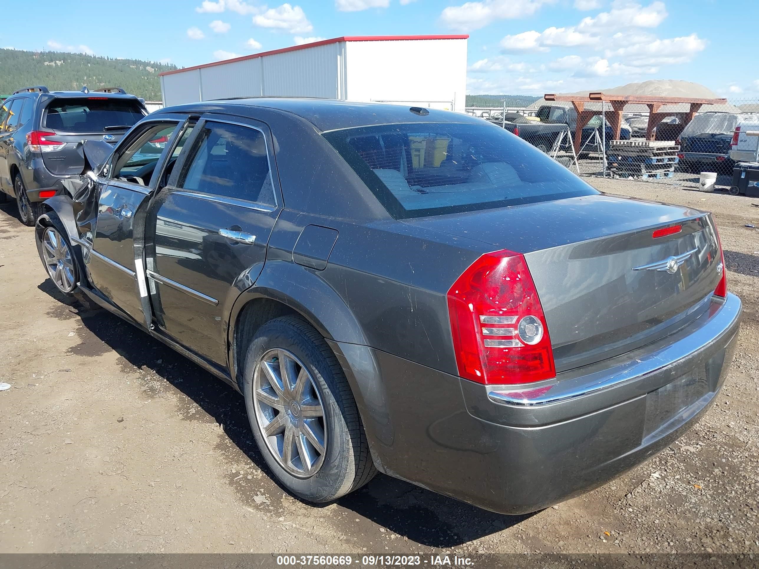 Photo 2 VIN: 2C3CA3CV8AH216375 - CHRYSLER 300 