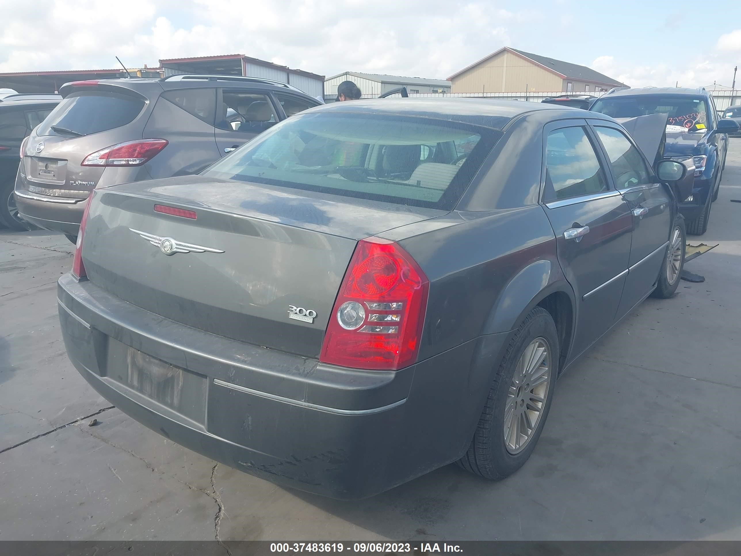 Photo 3 VIN: 2C3CA4CD5AH145939 - CHRYSLER 300 