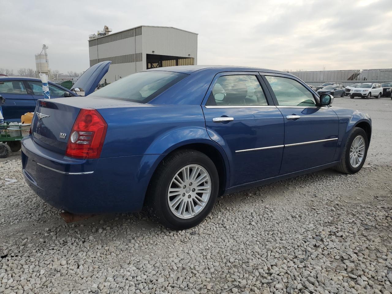 Photo 2 VIN: 2C3CA4CD7AH211410 - CHRYSLER 300 