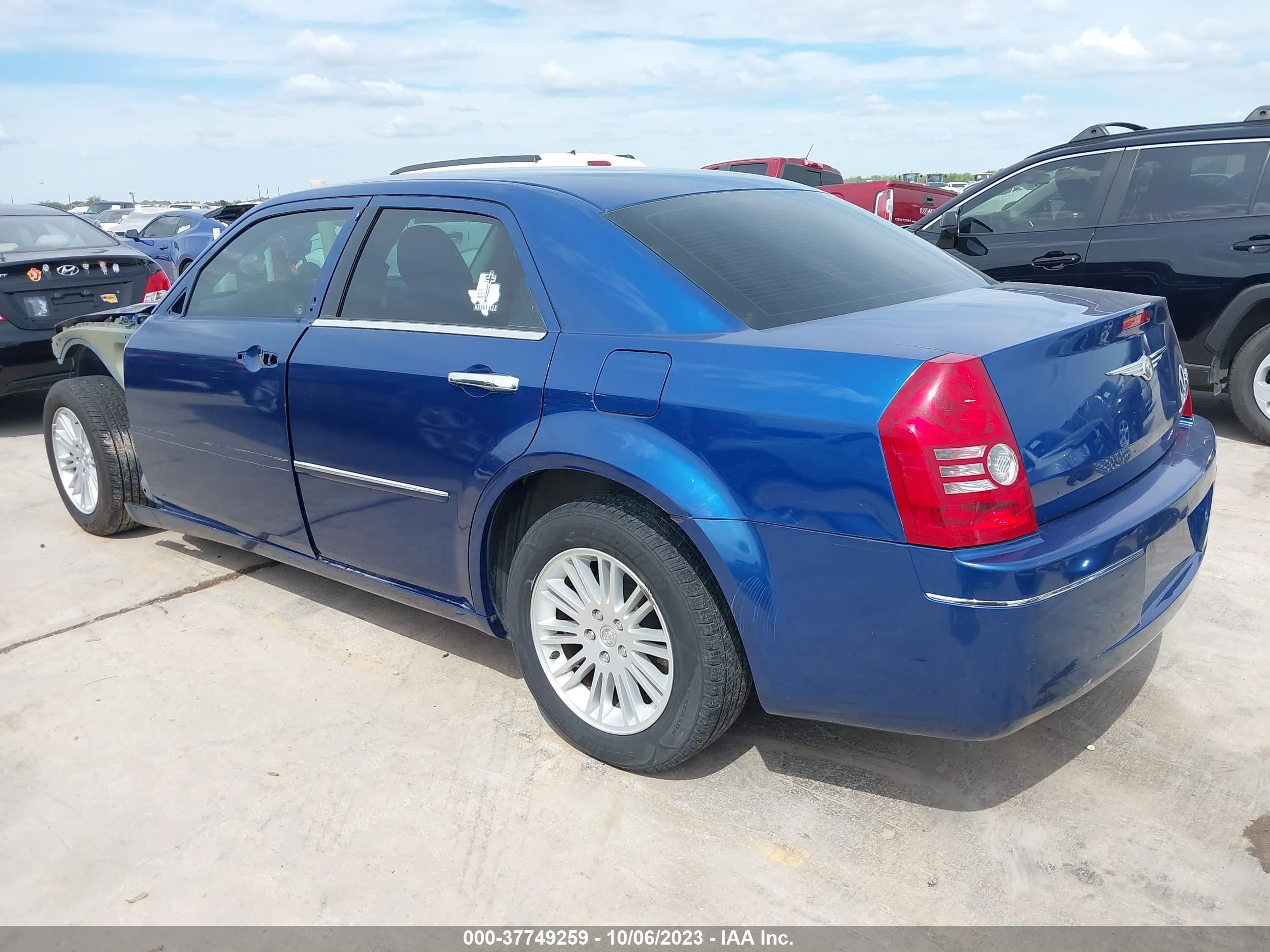 Photo 2 VIN: 2C3CA4CD8AH330096 - CHRYSLER 300 