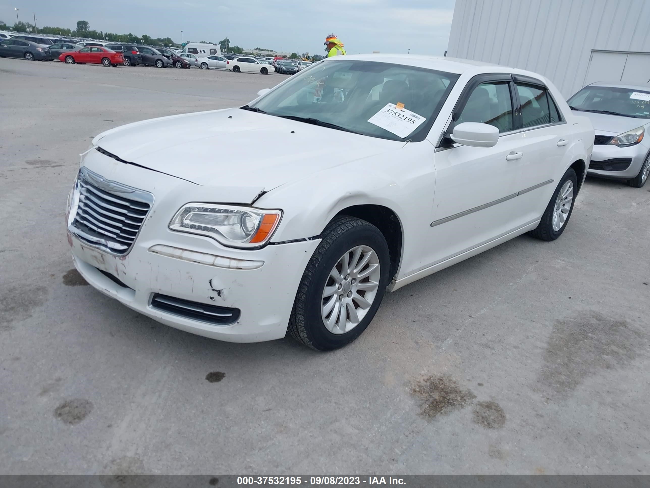 Photo 1 VIN: 2C3CA4CG3BH528418 - CHRYSLER 300 