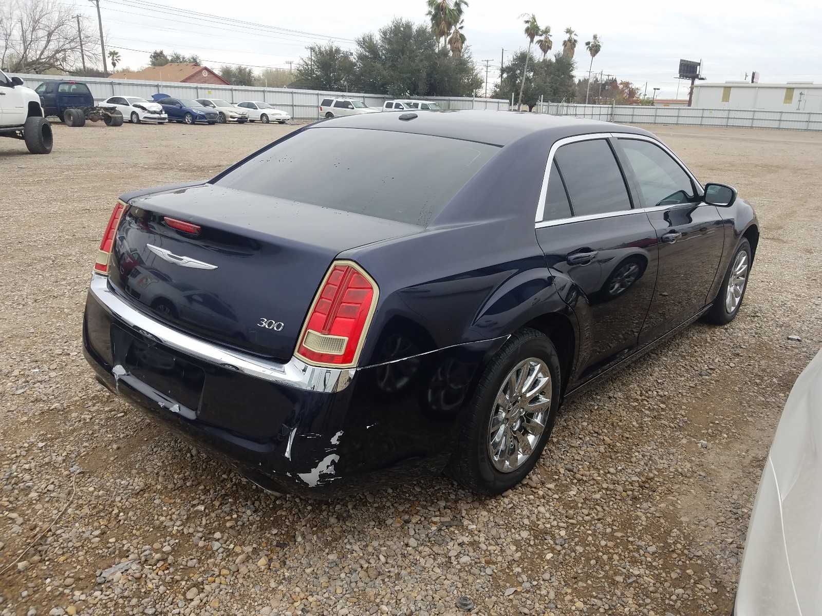 Photo 3 VIN: 2C3CA4CG6BH573157 - CHRYSLER 300 