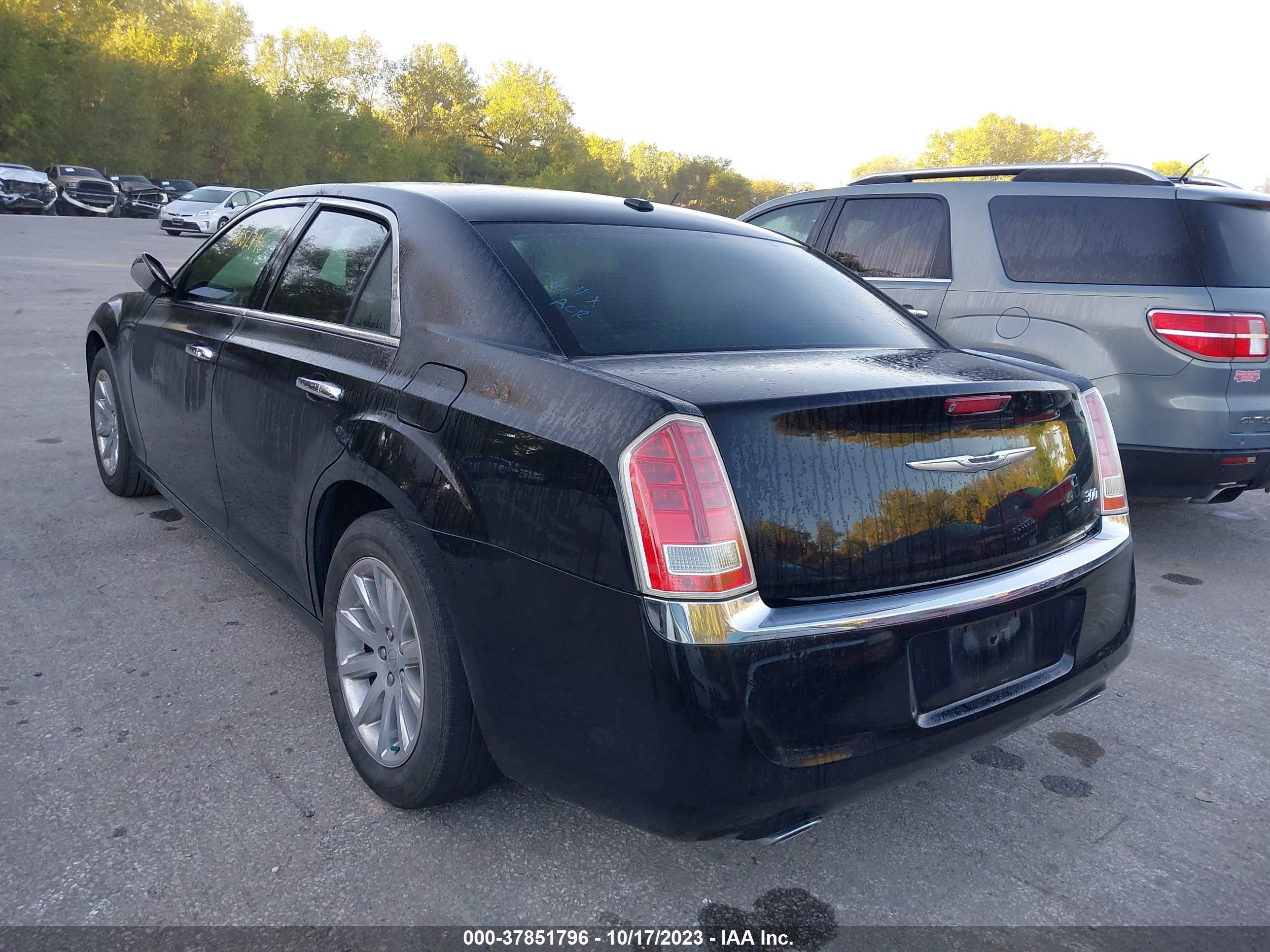 Photo 2 VIN: 2C3CA5CG0BH593958 - CHRYSLER 300 