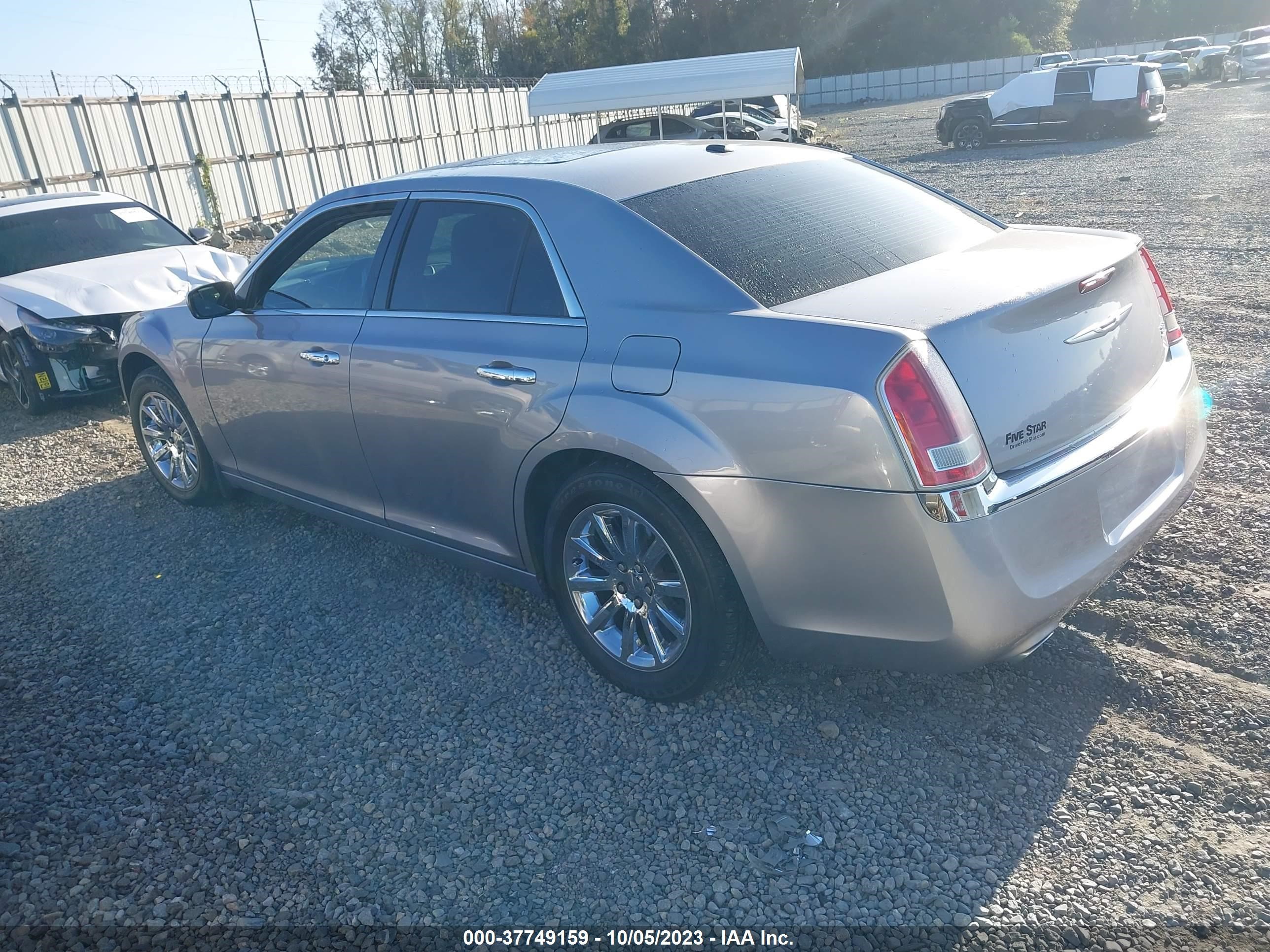 Photo 2 VIN: 2C3CA5CG1BH549807 - CHRYSLER 300 