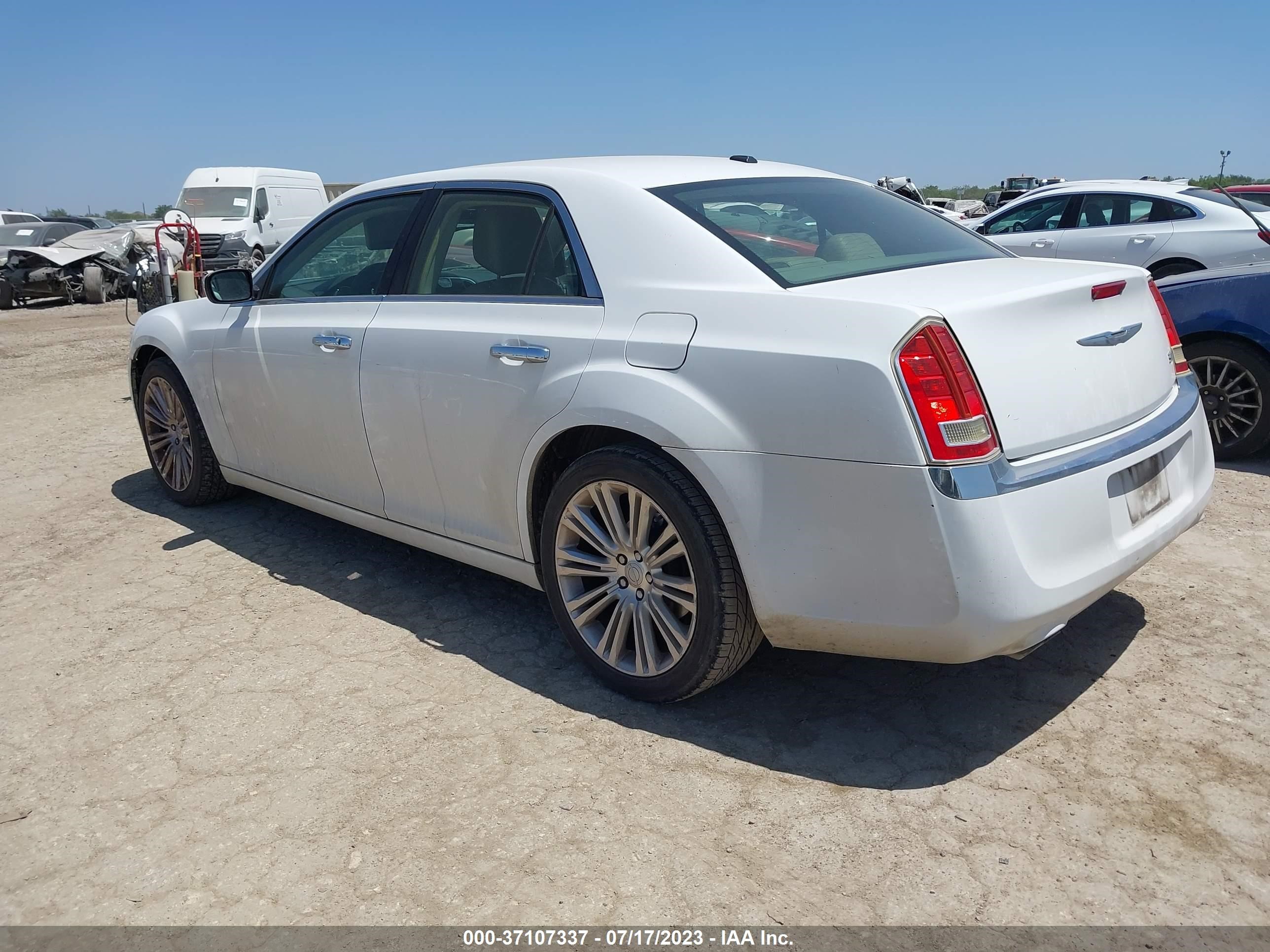 Photo 2 VIN: 2C3CA5CG2BH582895 - CHRYSLER 300 