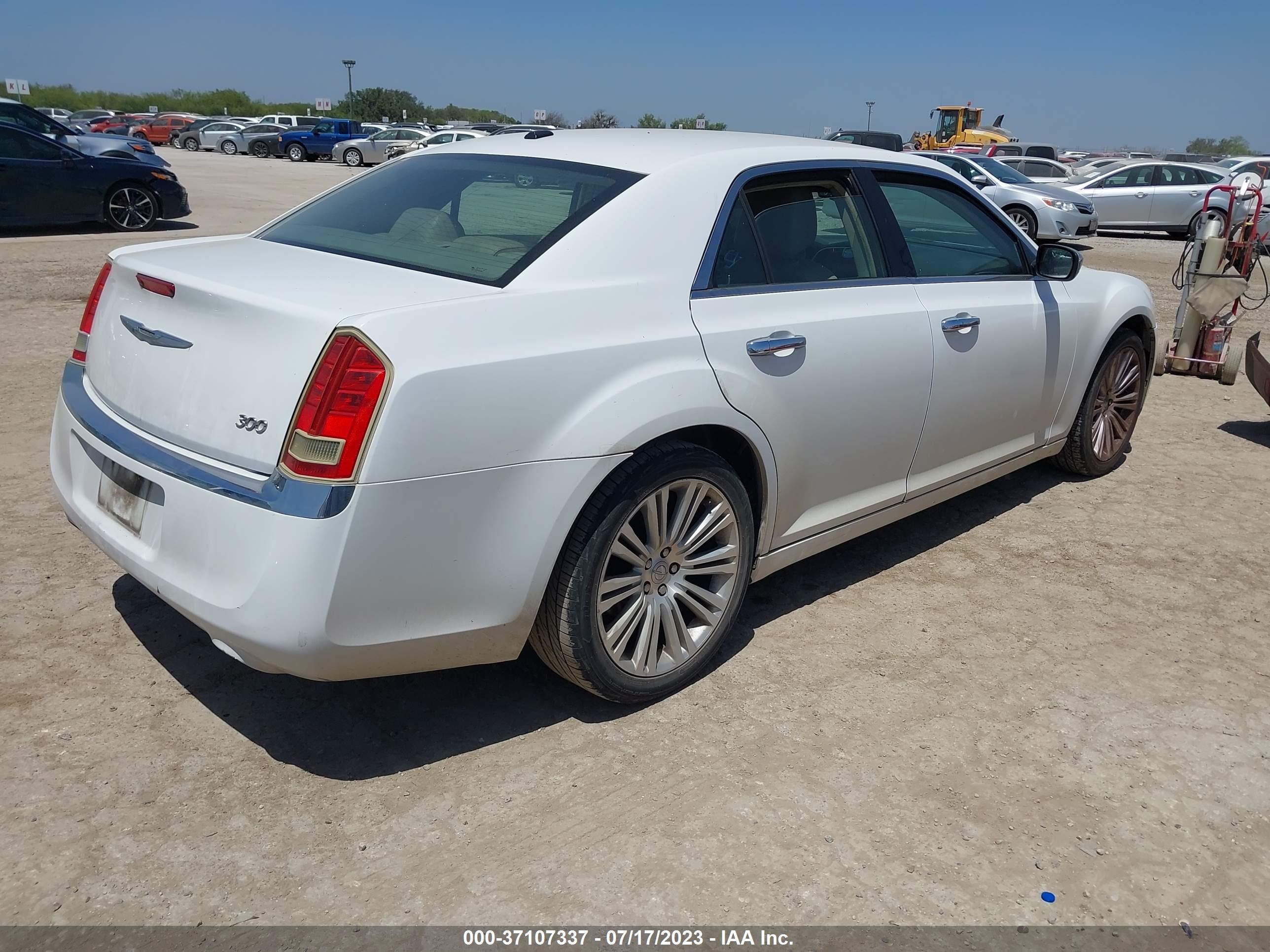 Photo 3 VIN: 2C3CA5CG2BH582895 - CHRYSLER 300 